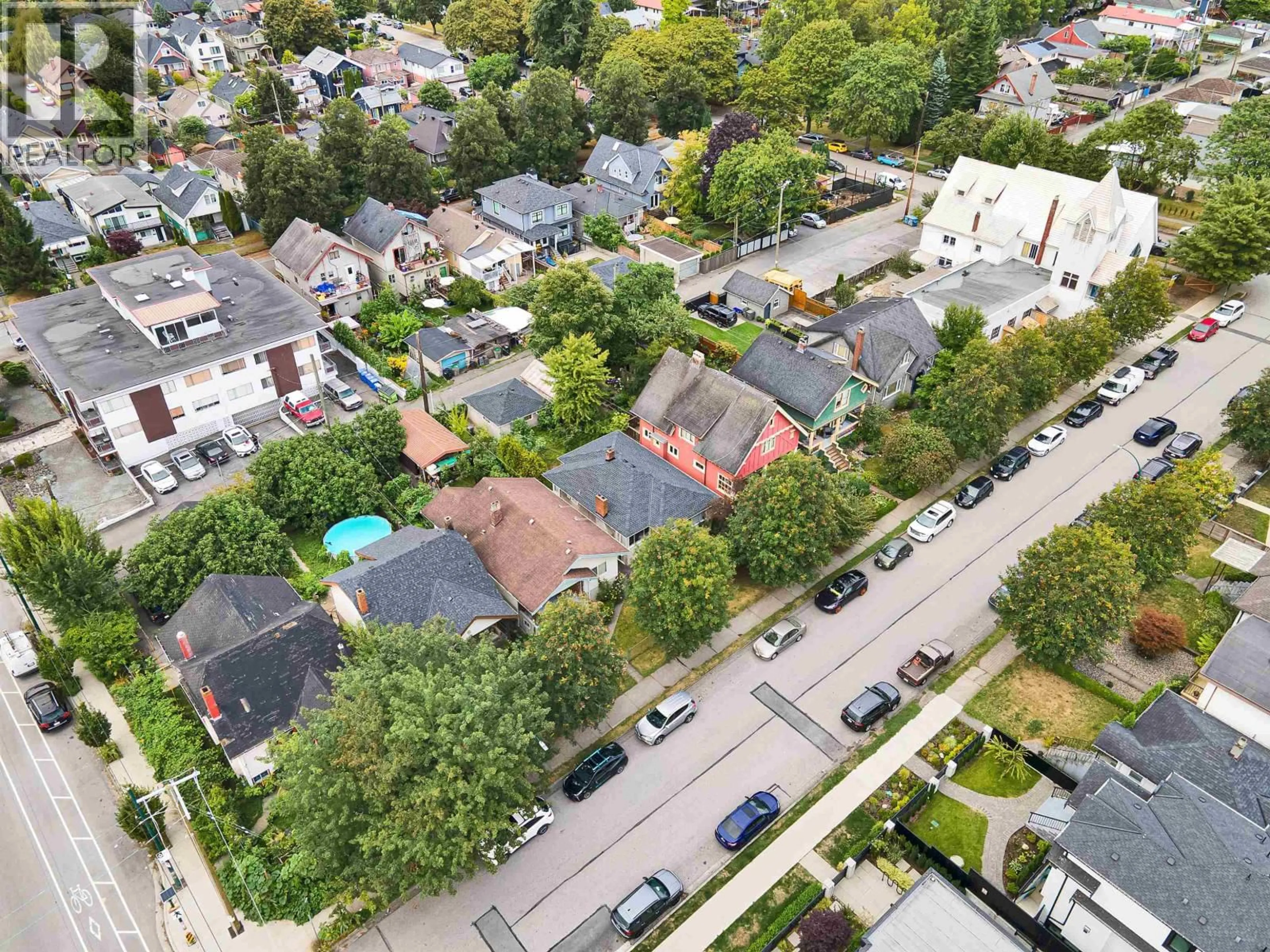 A pic from outside/outdoor area/front of a property/back of a property/a pic from drone, street for 2423 FRANKLIN STREET, Vancouver British Columbia V5K1X3