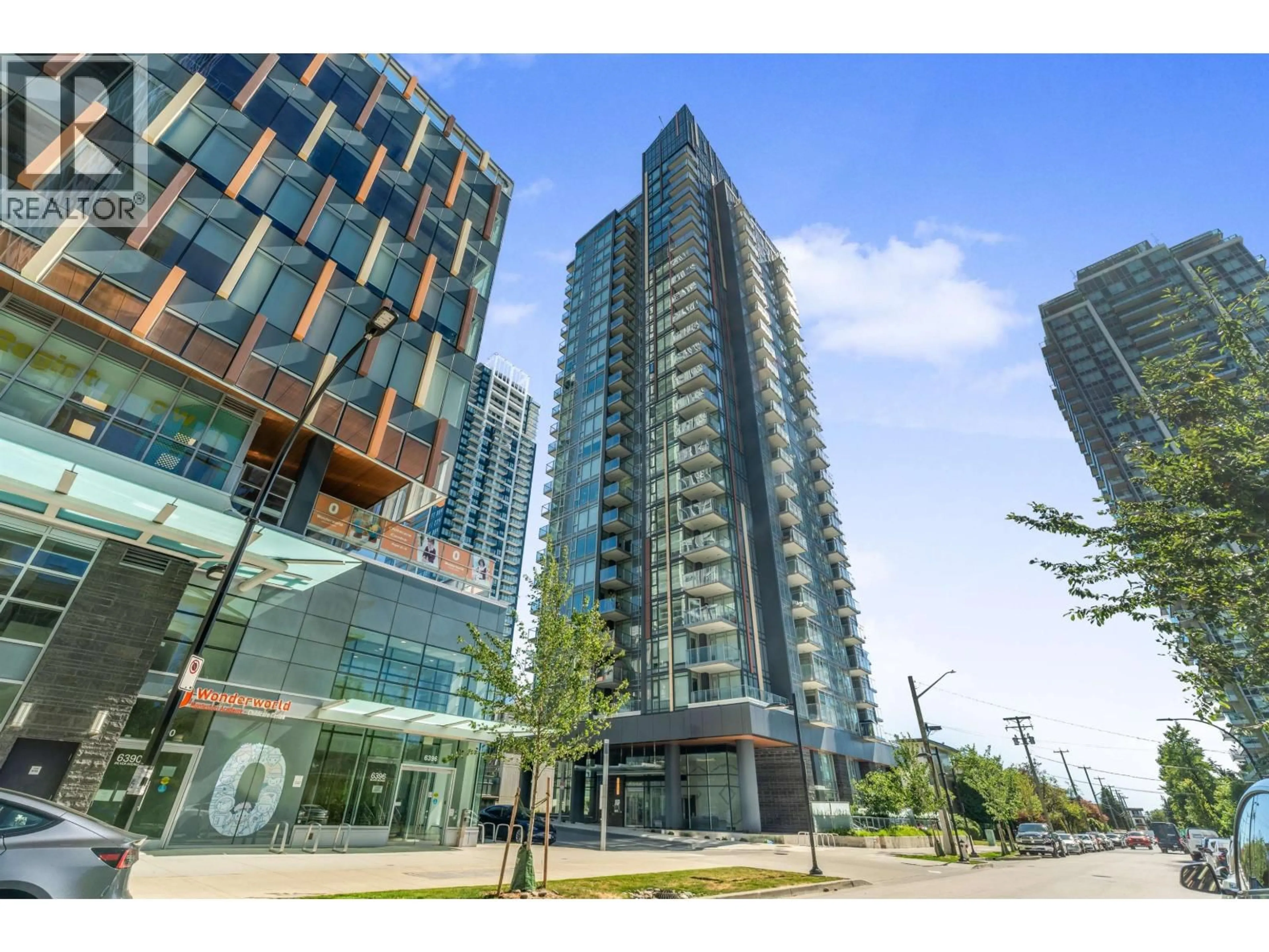 Indoor foyer for 807 - 6398 SILVER AVENUE, Burnaby British Columbia V5H0K7