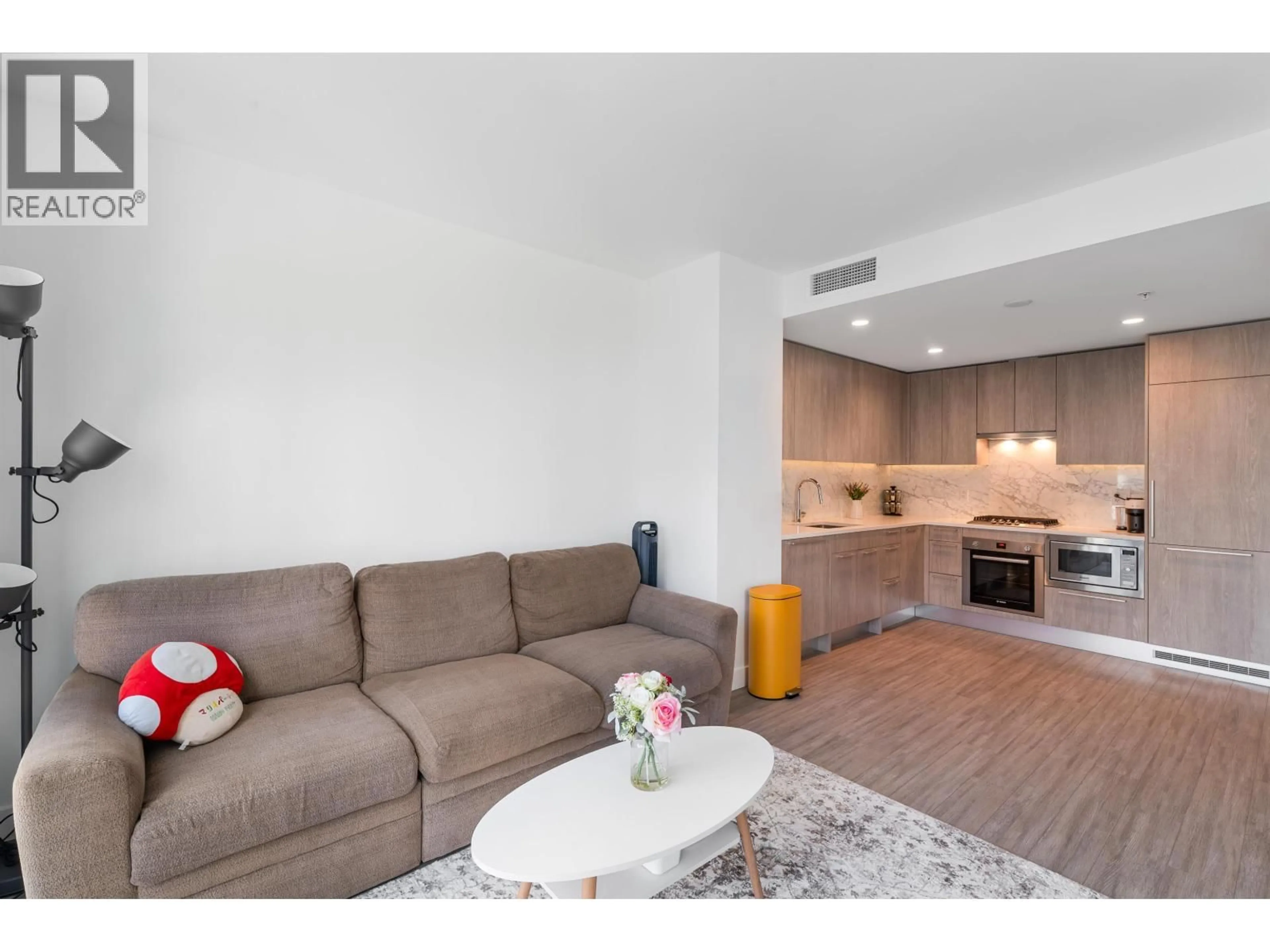 Living room with furniture, unknown for 807 - 6398 SILVER AVENUE, Burnaby British Columbia V5H0K7