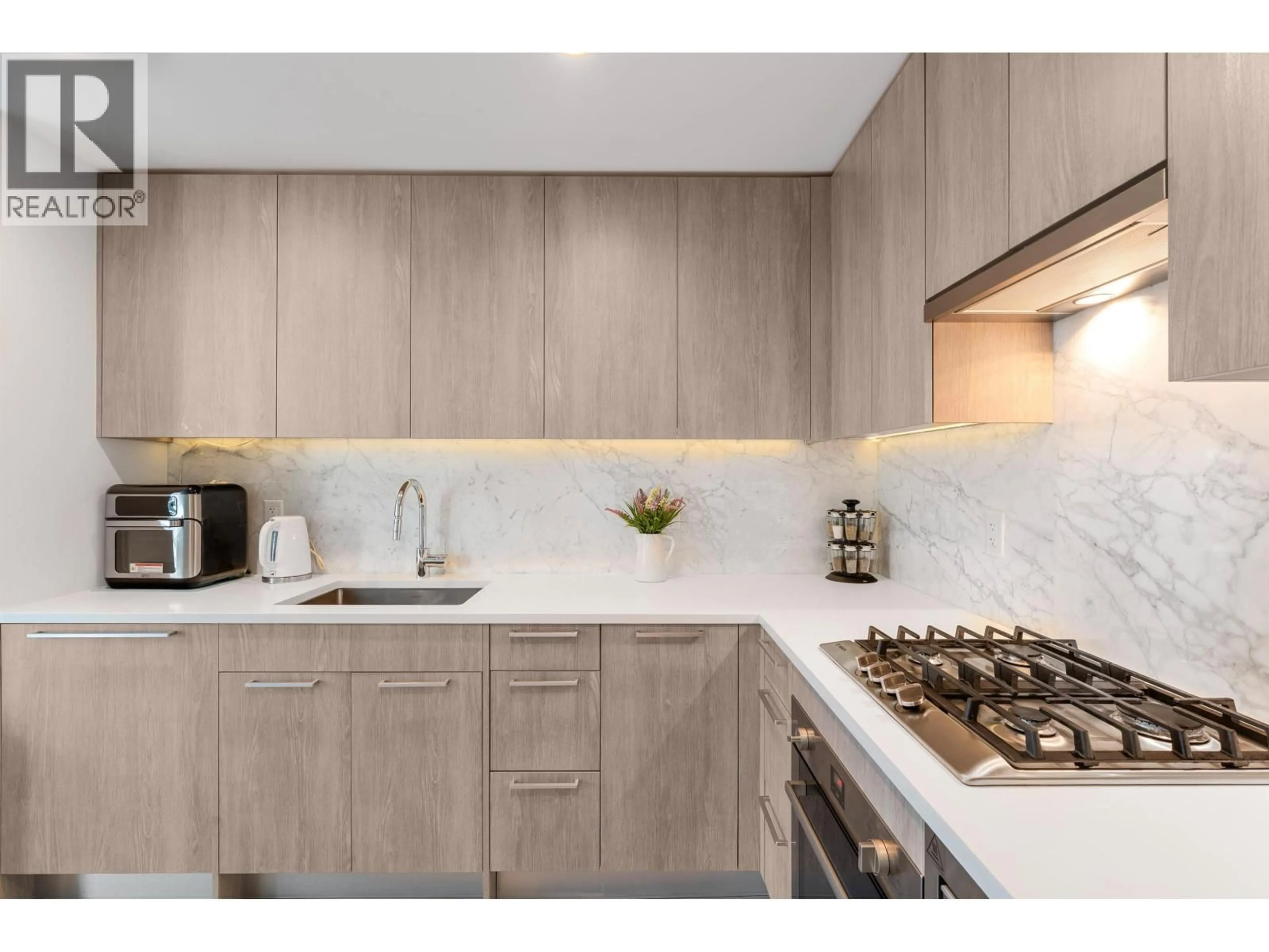 Unknown for 807 - 6398 SILVER AVENUE, Burnaby British Columbia V5H0K7