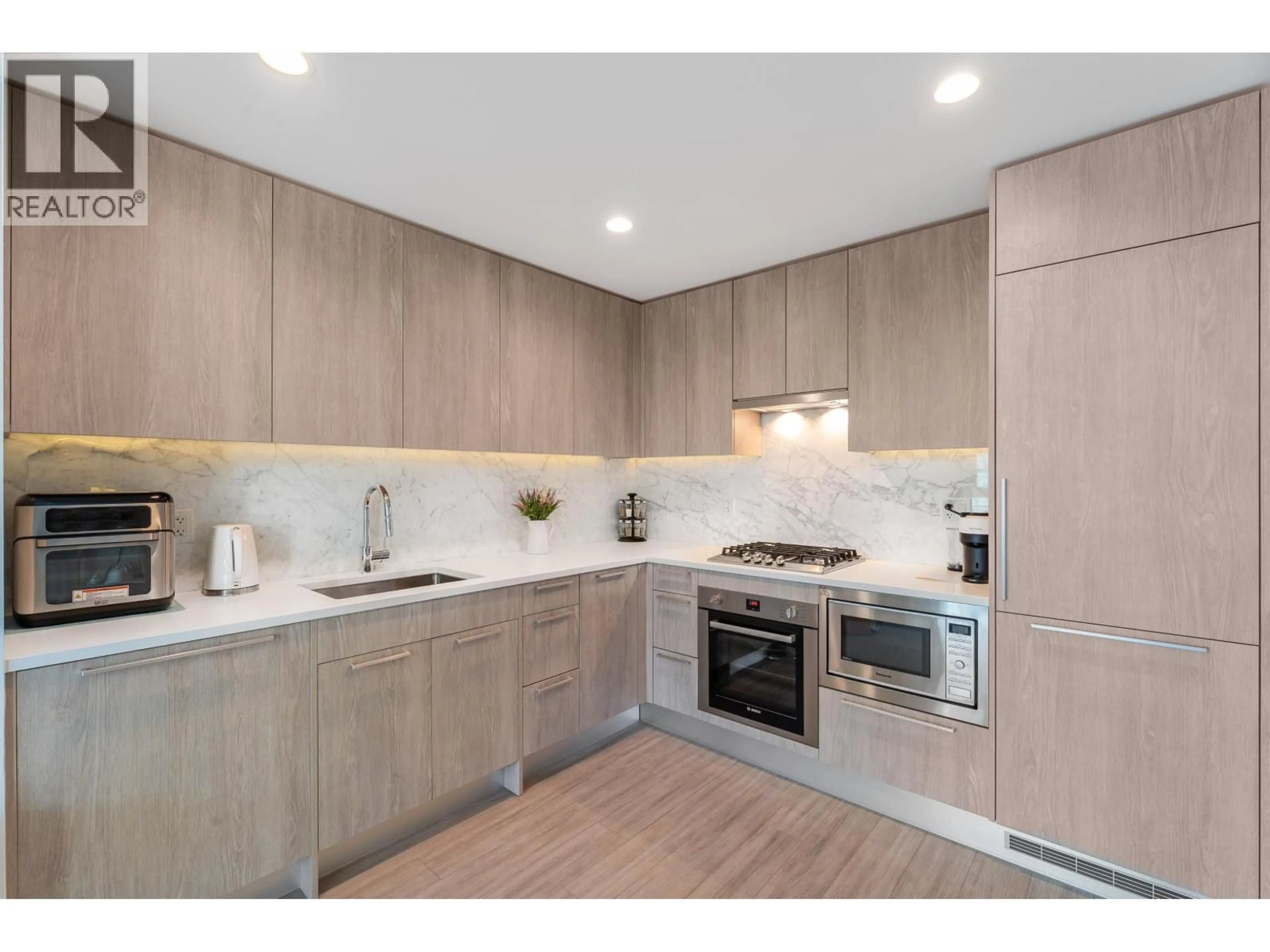 Unknown for 807 - 6398 SILVER AVENUE, Burnaby British Columbia V5H0K7