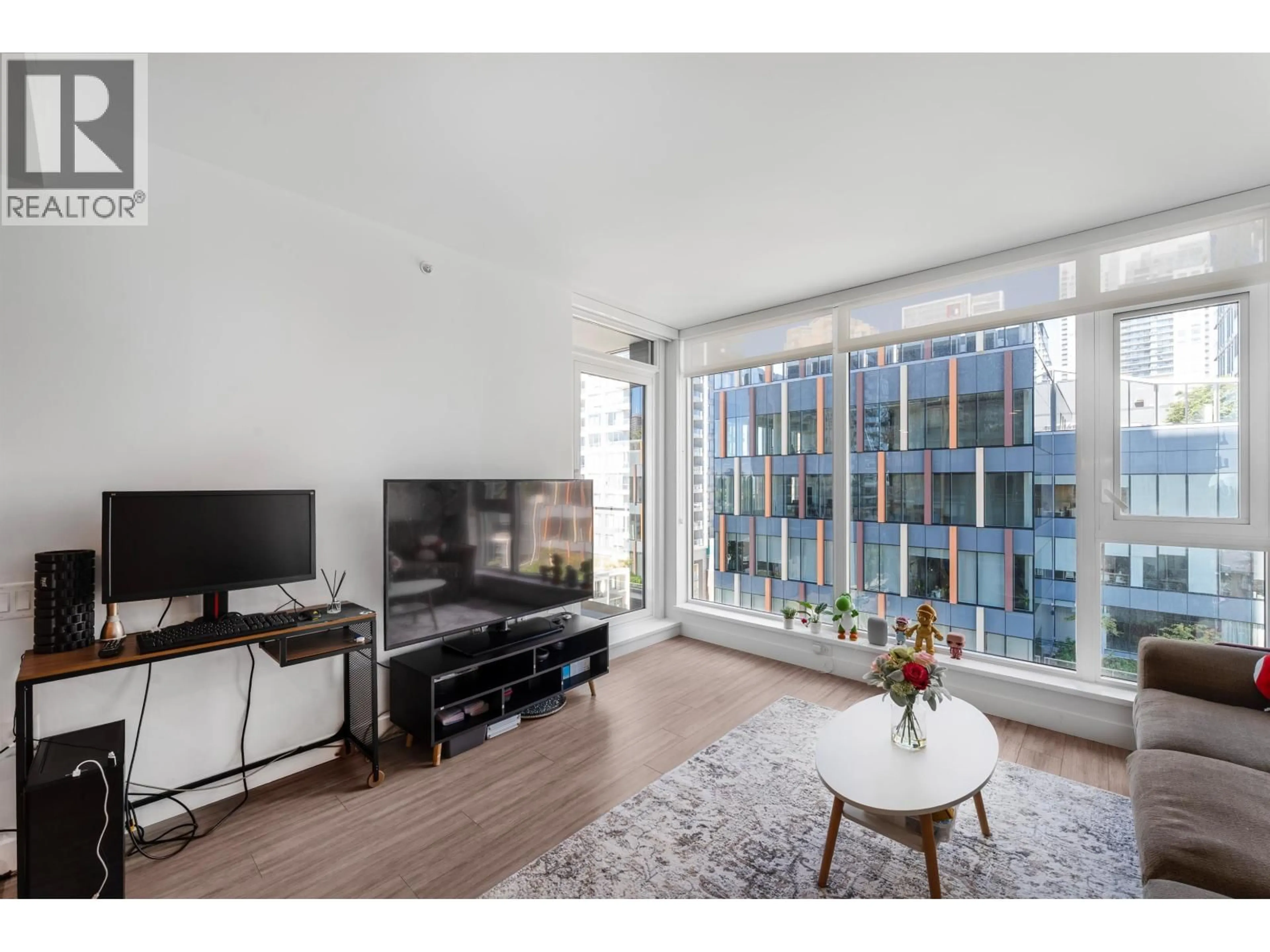 Living room with furniture, unknown for 807 - 6398 SILVER AVENUE, Burnaby British Columbia V5H0K7