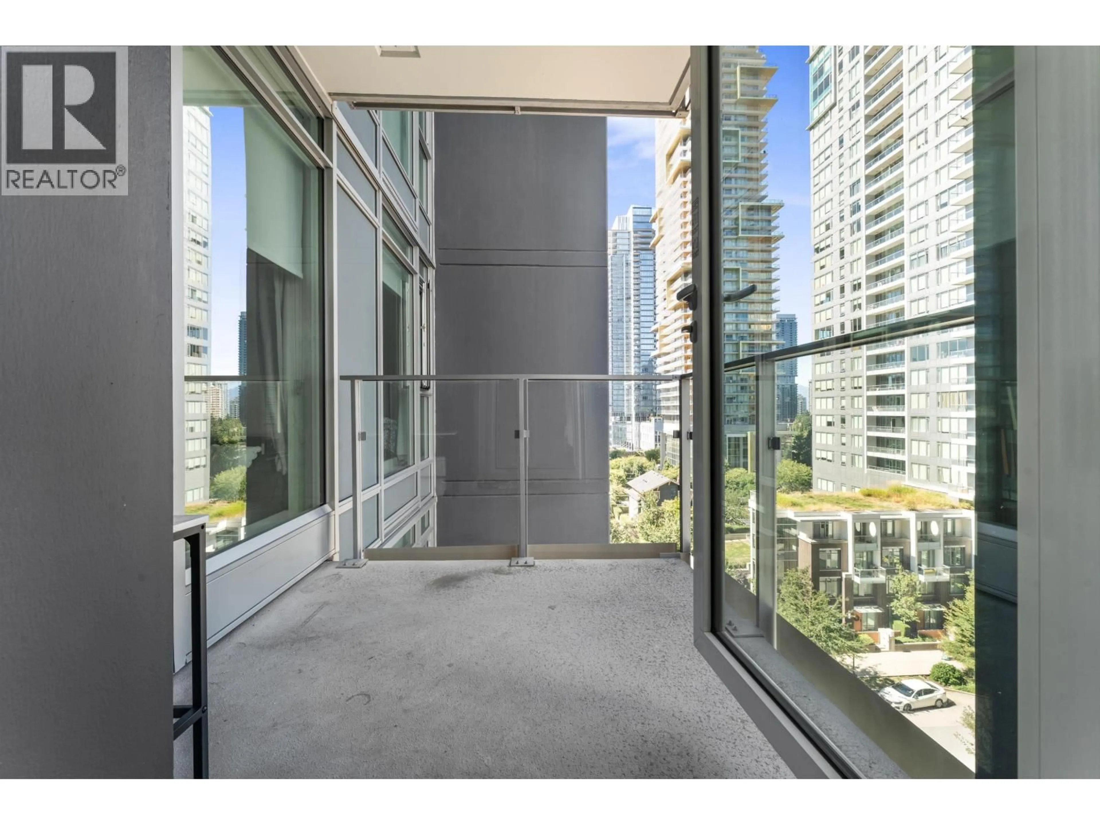 Indoor foyer for 807 - 6398 SILVER AVENUE, Burnaby British Columbia V5H0K7