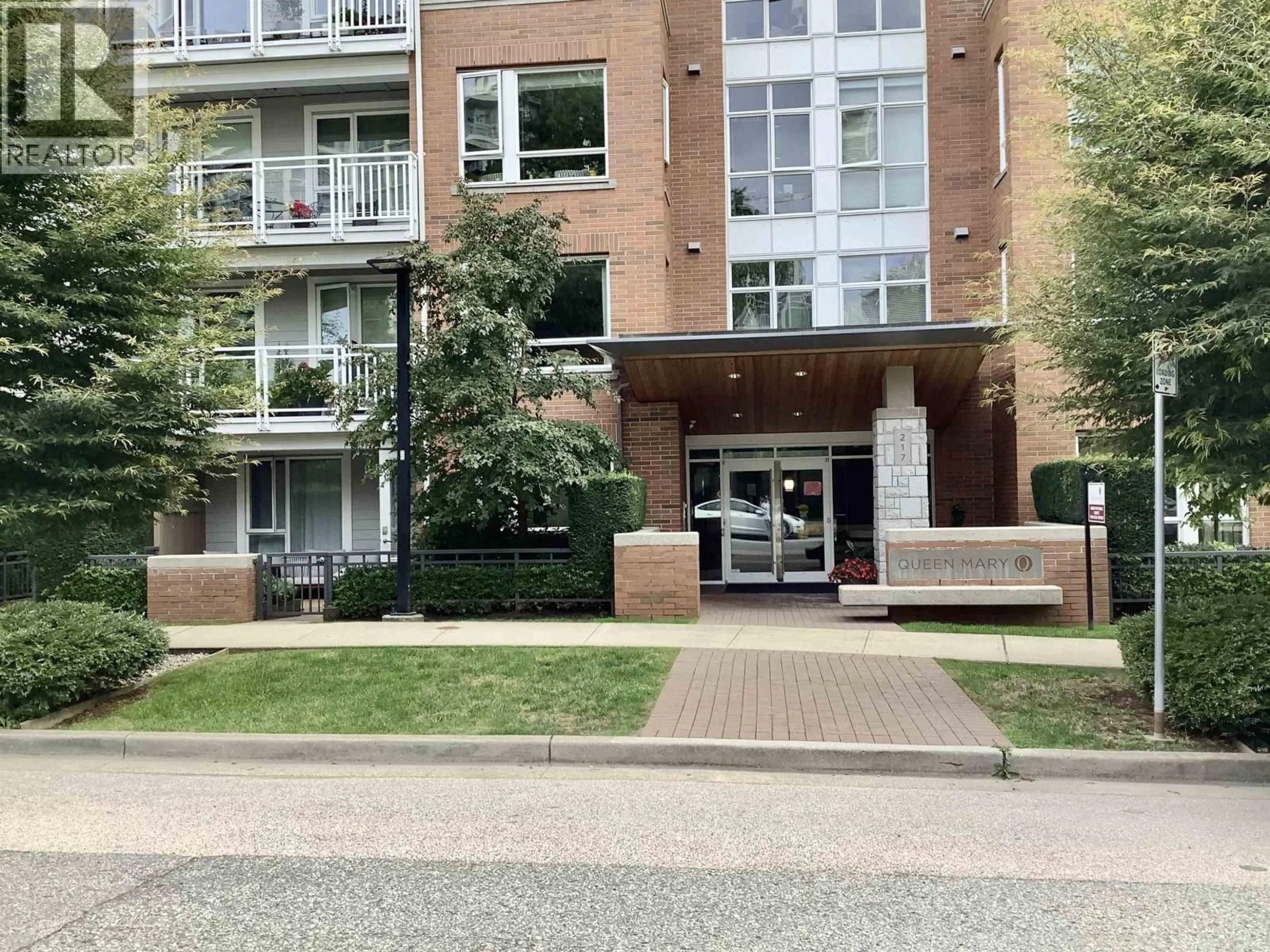 Unknown for 207 - 217 8TH STREET, North Vancouver British Columbia V7M0C2