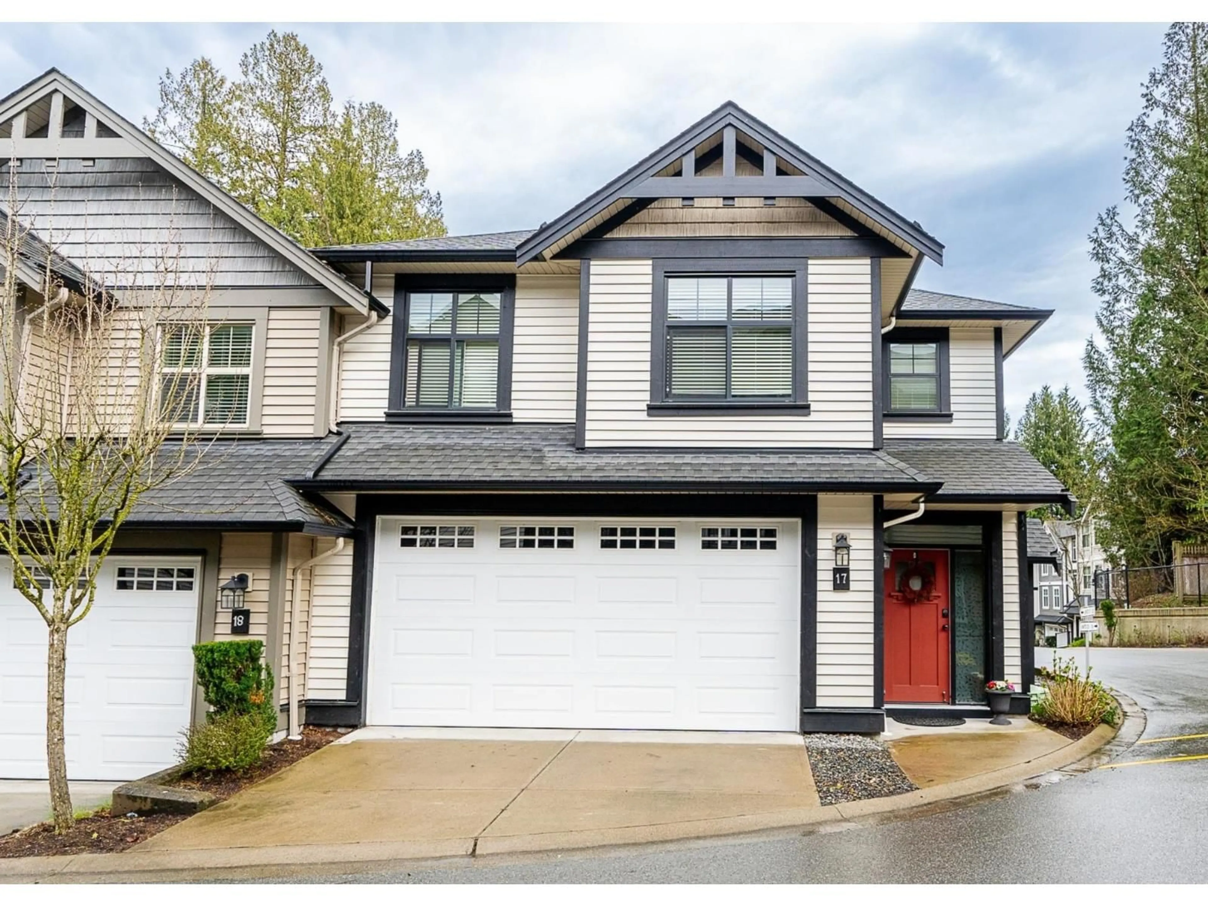 Home with vinyl exterior material, street for 17 - 35298 MARSHALL, Abbotsford British Columbia V3G0E2