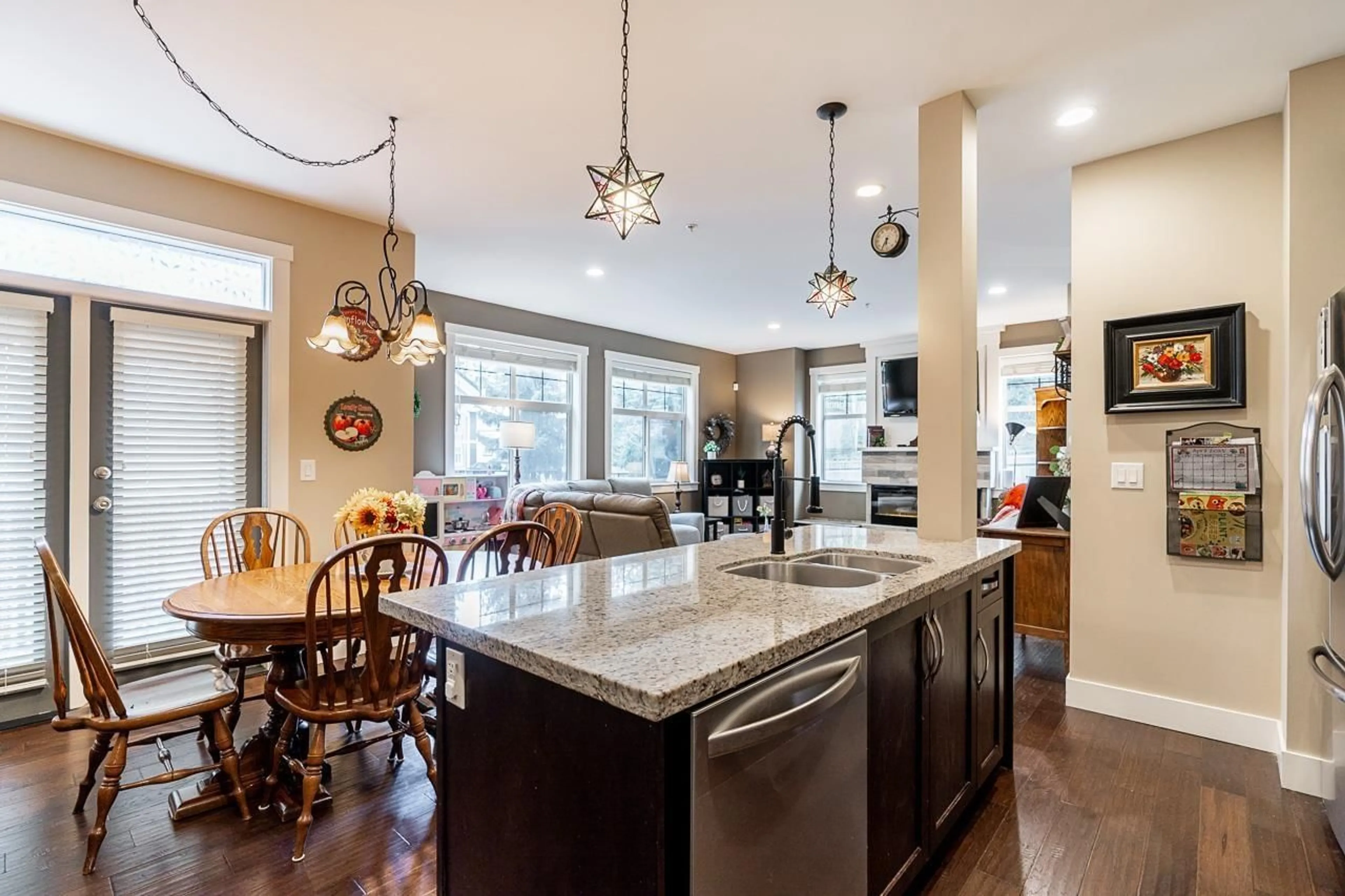 Open concept kitchen, ceramic/tile floor for 17 - 35298 MARSHALL, Abbotsford British Columbia V3G0E2