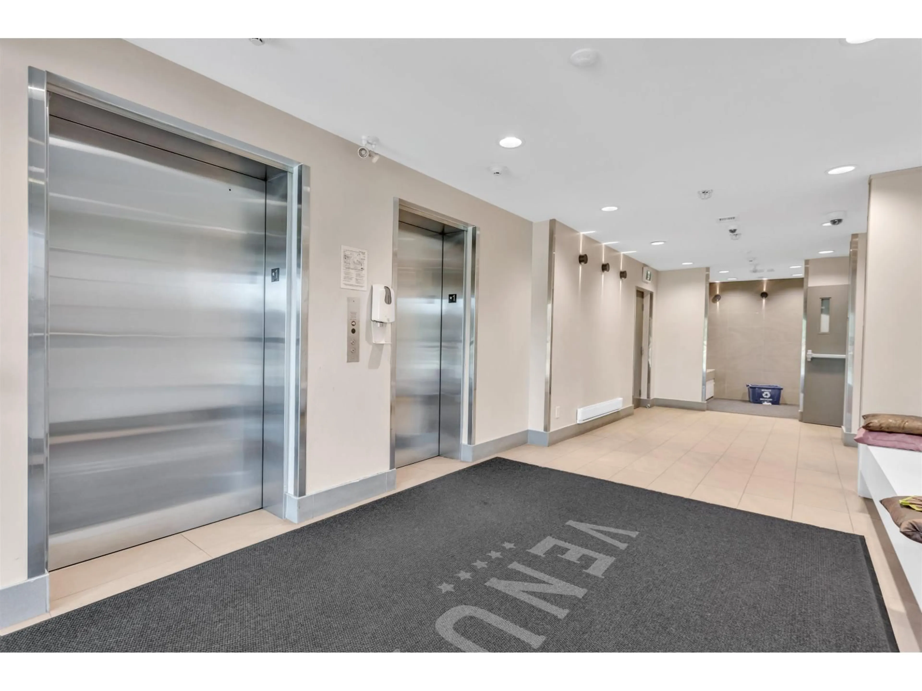 Indoor foyer for 406 - 13768 108, Surrey British Columbia V3T0L9