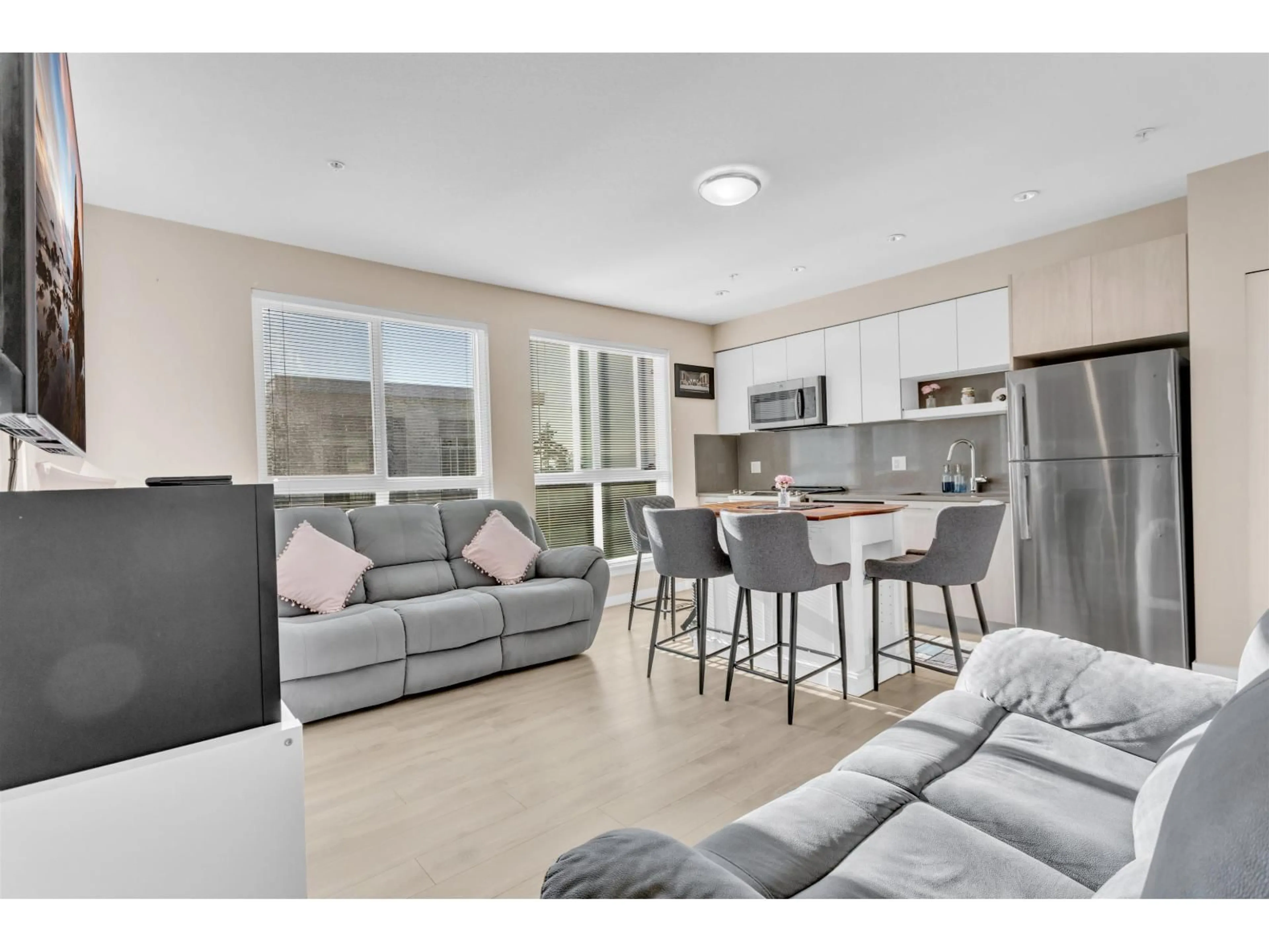 Open concept kitchen, unknown for 406 - 13768 108, Surrey British Columbia V3T0L9