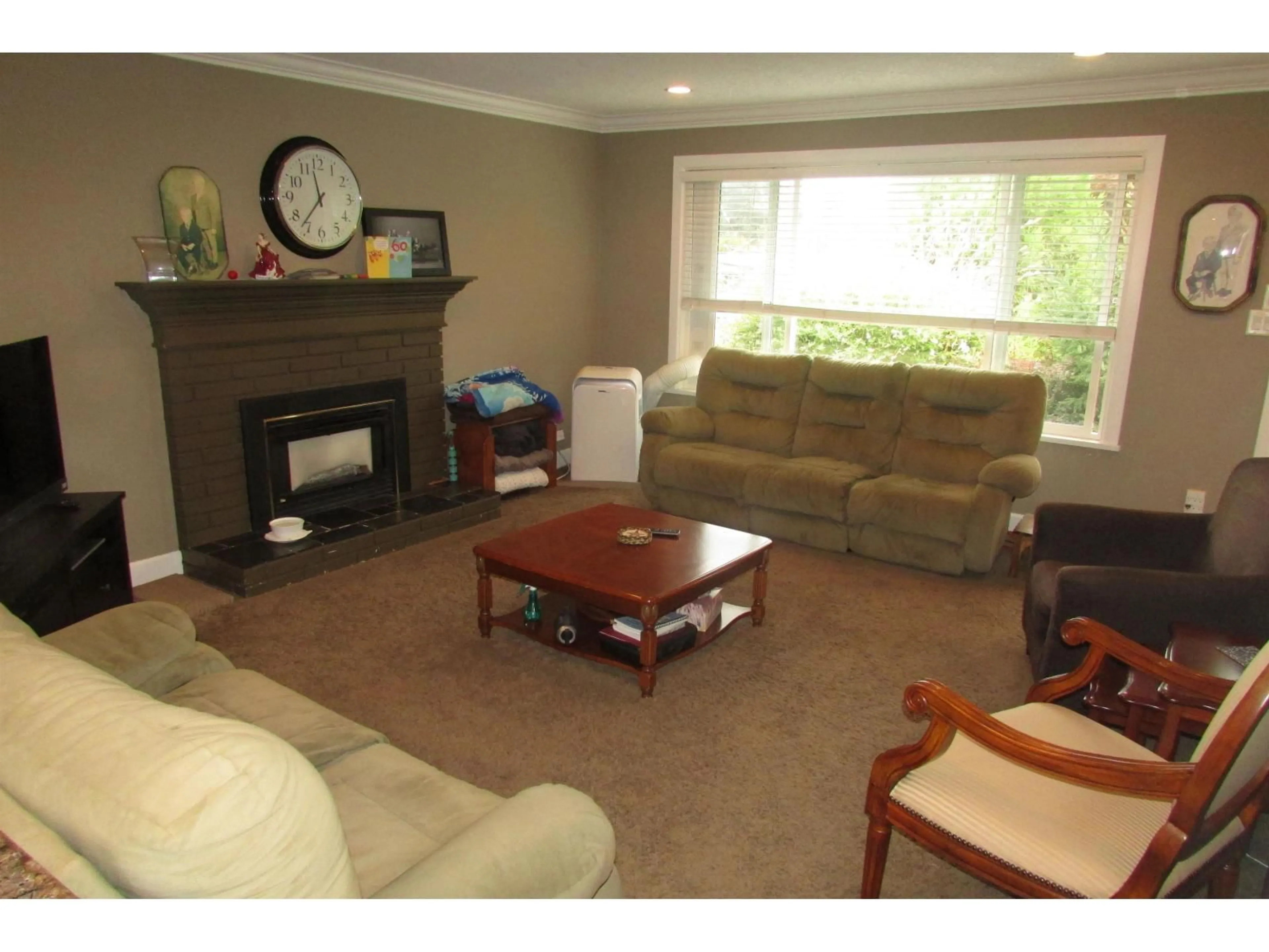 Living room with furniture, unknown for 34494 YORK, Abbotsford British Columbia V2S2W9