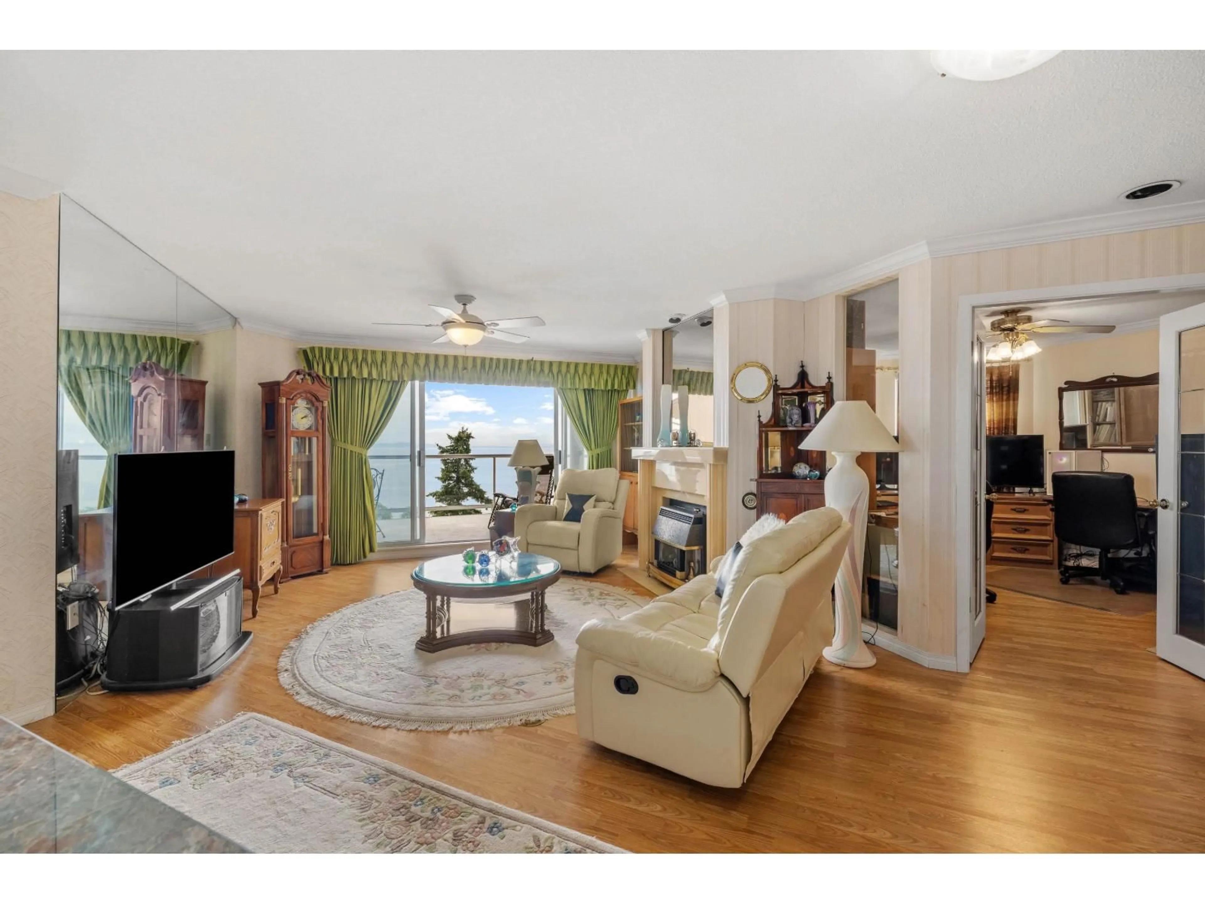 Living room with furniture, unknown for 402 - 15025 VICTORIA, White Rock British Columbia V4B1G2