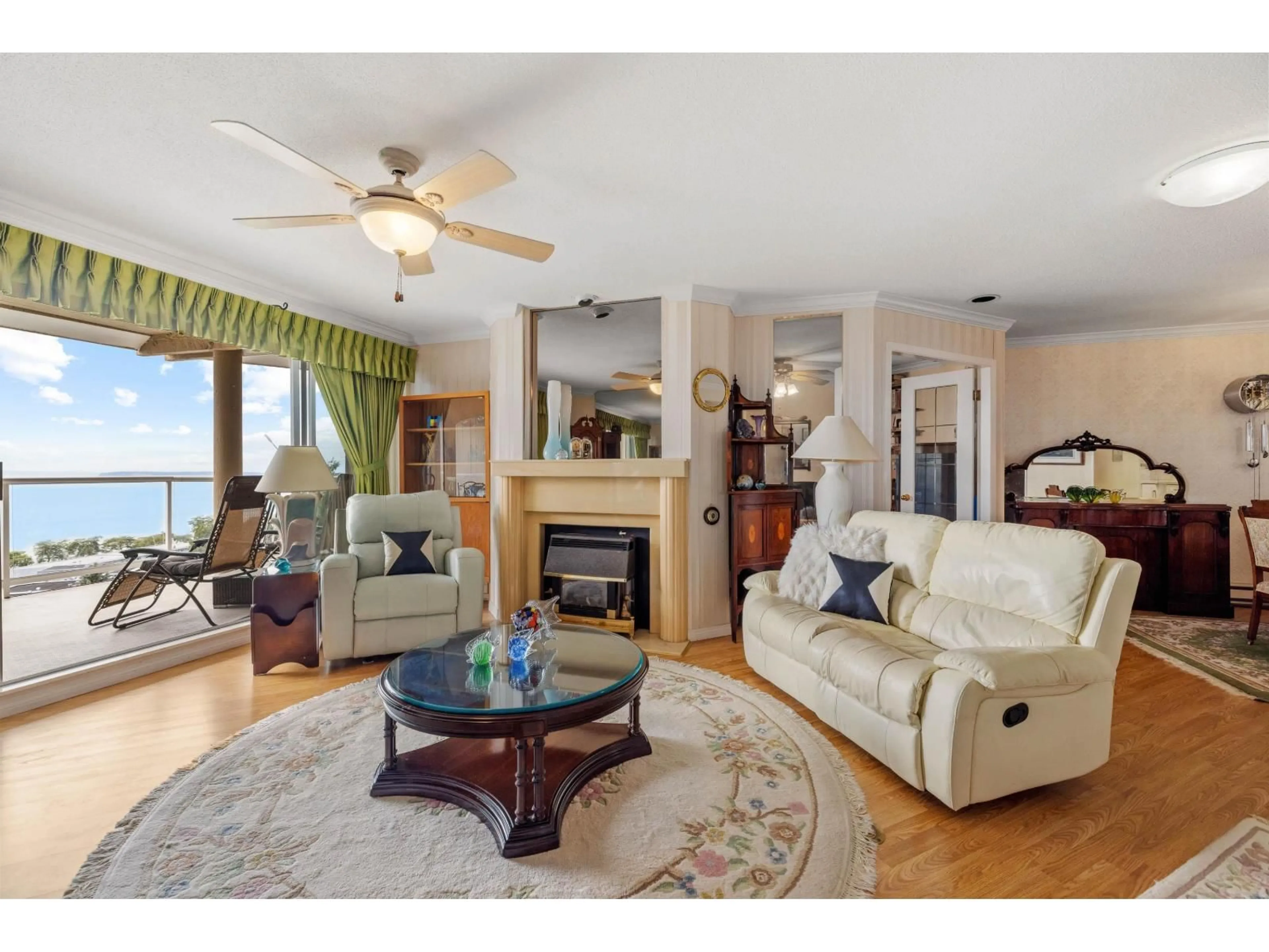 Living room with furniture, unknown for 402 - 15025 VICTORIA, White Rock British Columbia V4B1G2