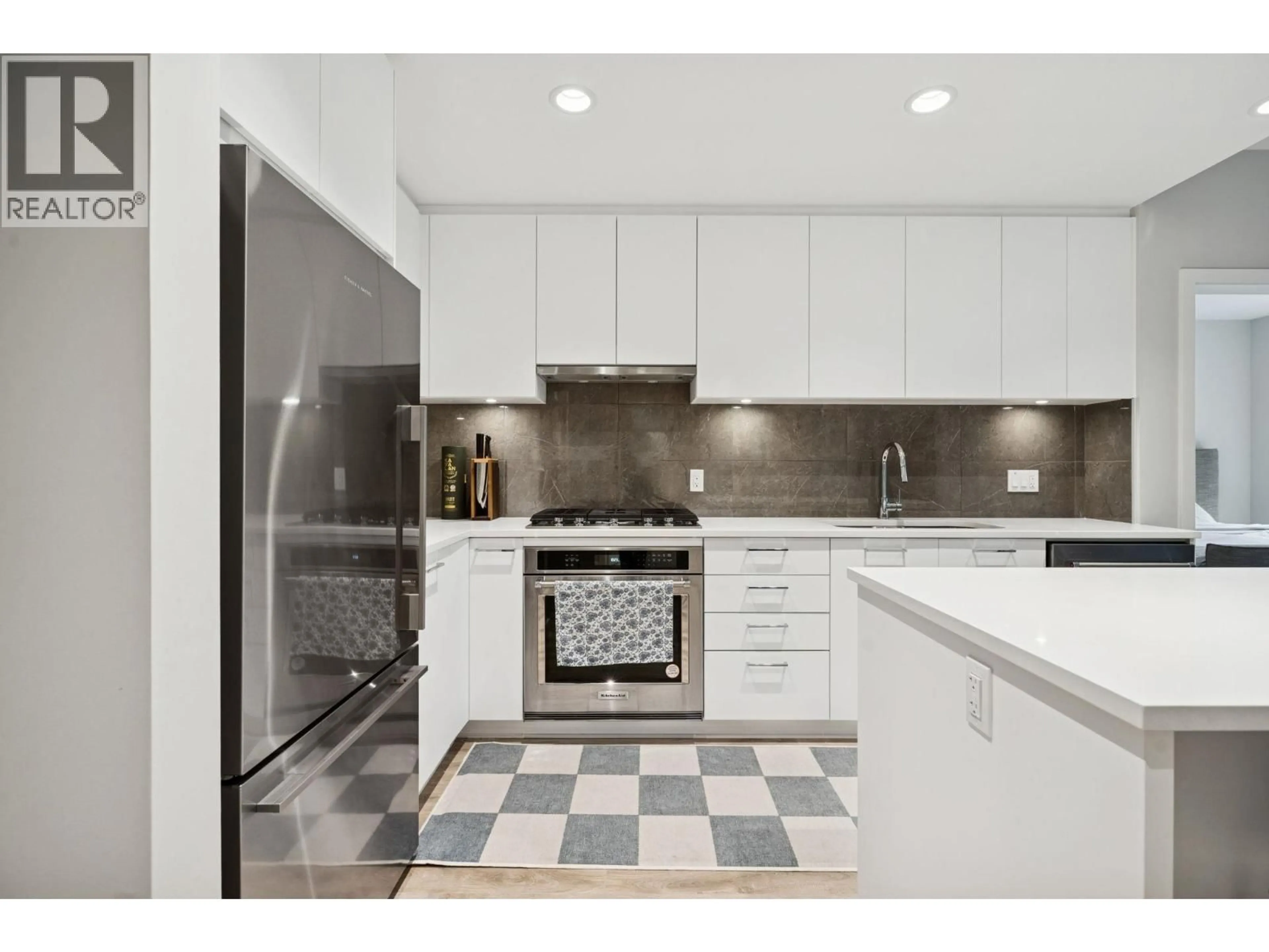 Contemporary kitchen, ceramic/tile floor for 321 - 615 COTTONWOOD AVENUE, Coquitlam British Columbia V3J2S5