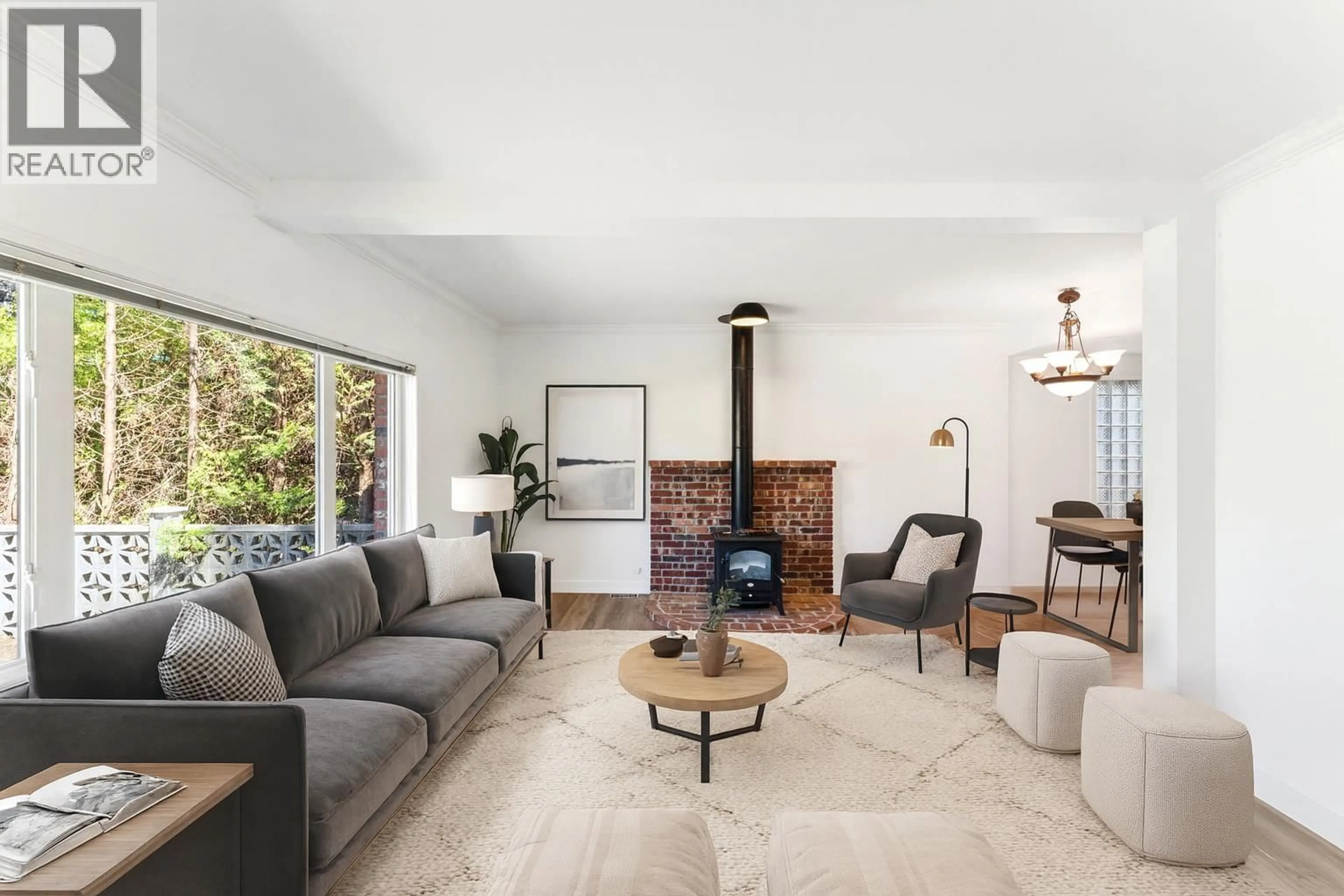 Living room with furniture, unknown for 865 12TH STREET, North Vancouver British Columbia V7L2L2