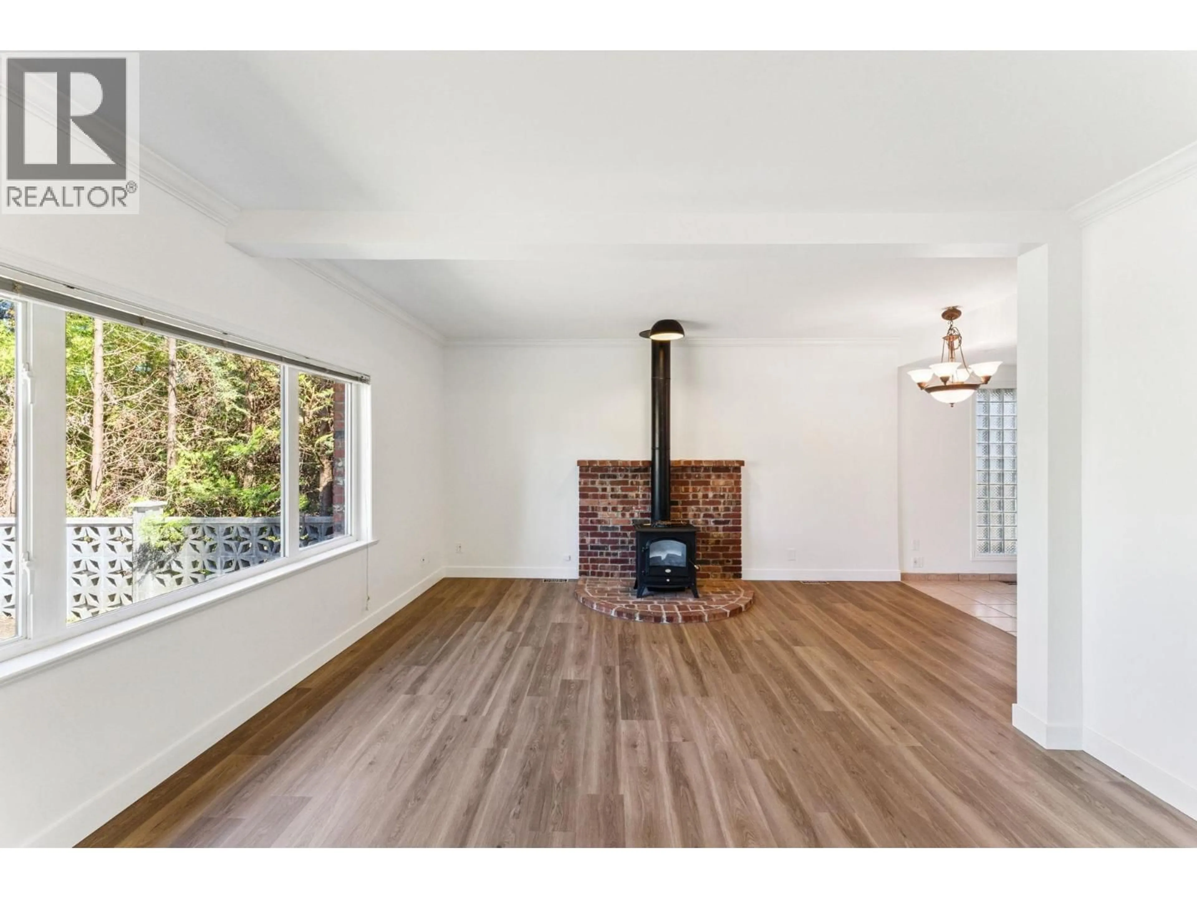 A pic of a room for 865 12TH STREET, North Vancouver British Columbia V7L2L2