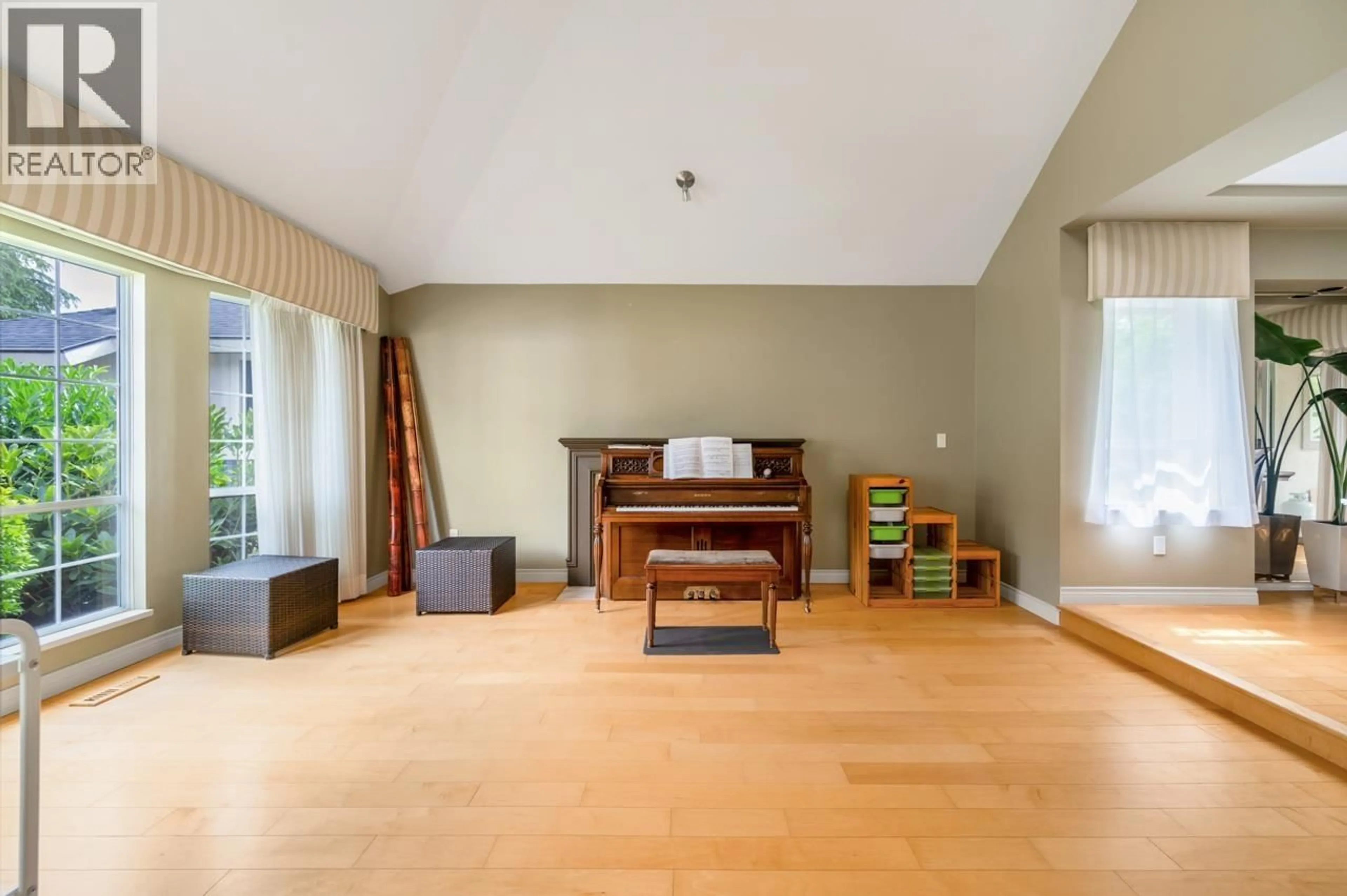 A pic of a room for 35 WILDWOOD DRIVE, Port Moody British Columbia V3H4M5