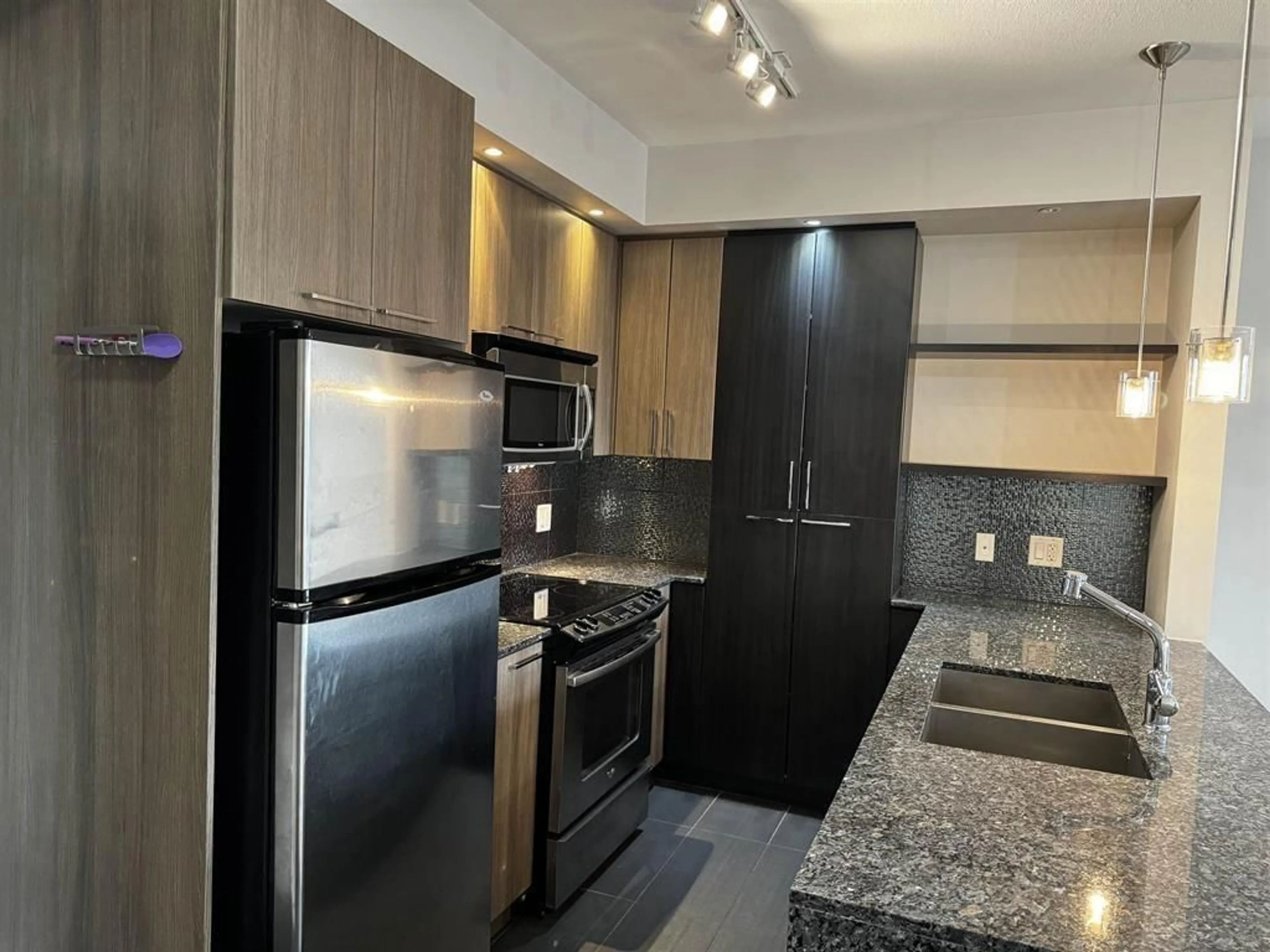 Standard kitchen, unknown for A214 - 20211 66, Langley British Columbia V2Y0L4