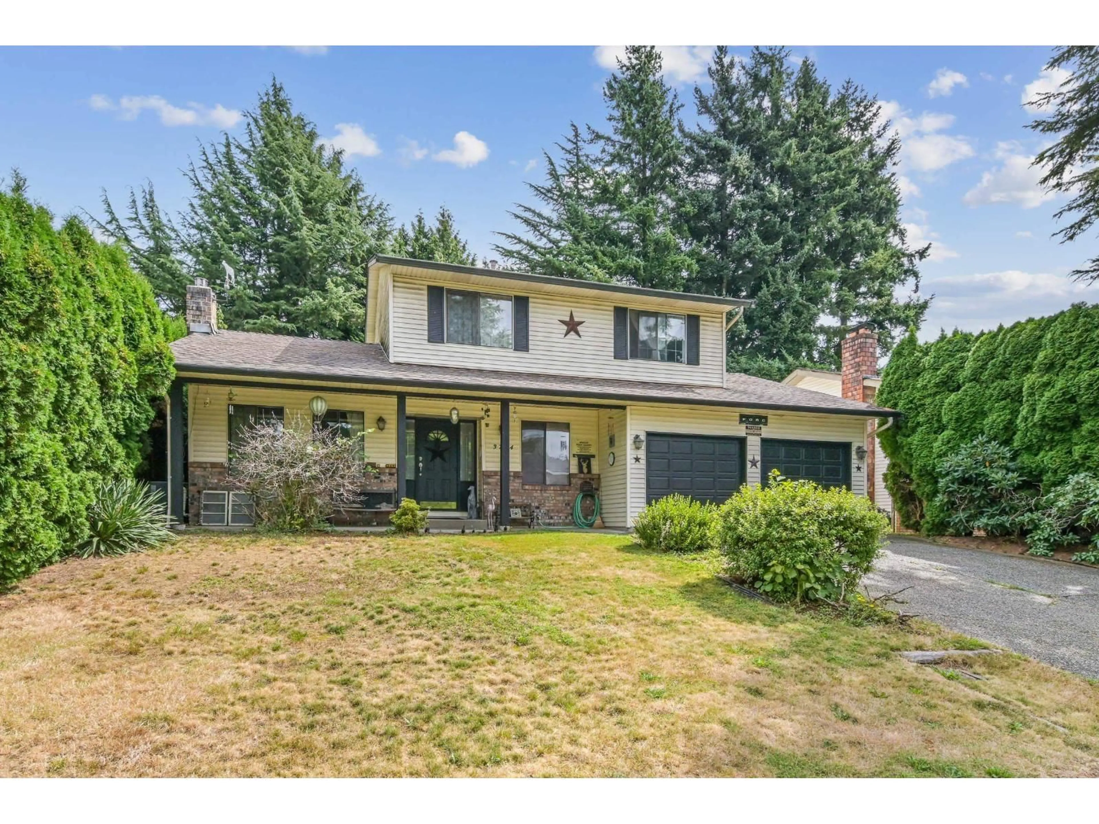 Home with vinyl exterior material, street for 3754 NANAIMO, Abbotsford British Columbia V2T4Z7