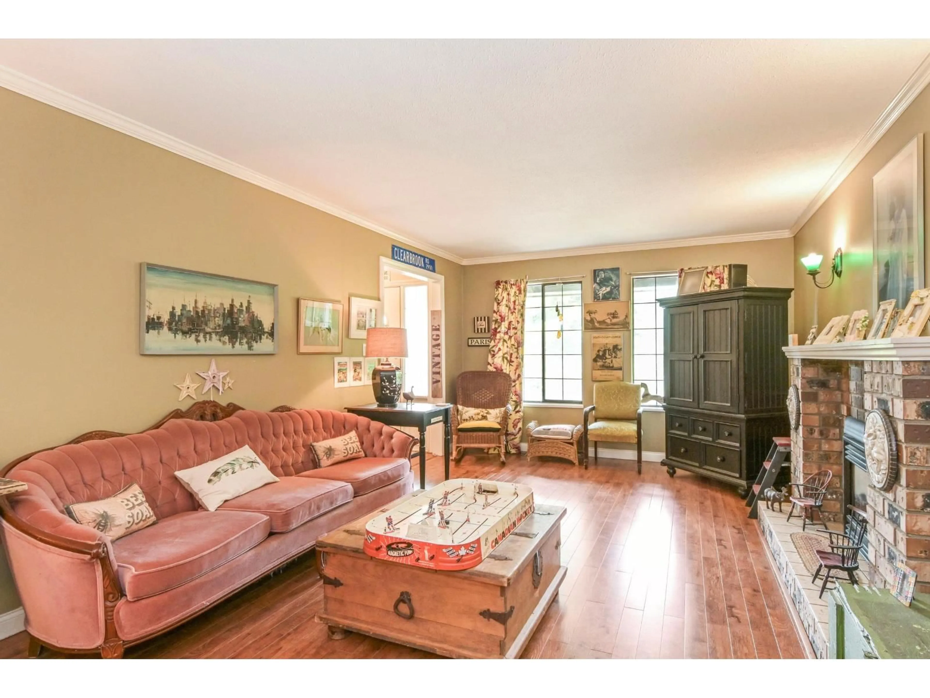 Living room with furniture, unknown for 3754 NANAIMO, Abbotsford British Columbia V2T4Z7