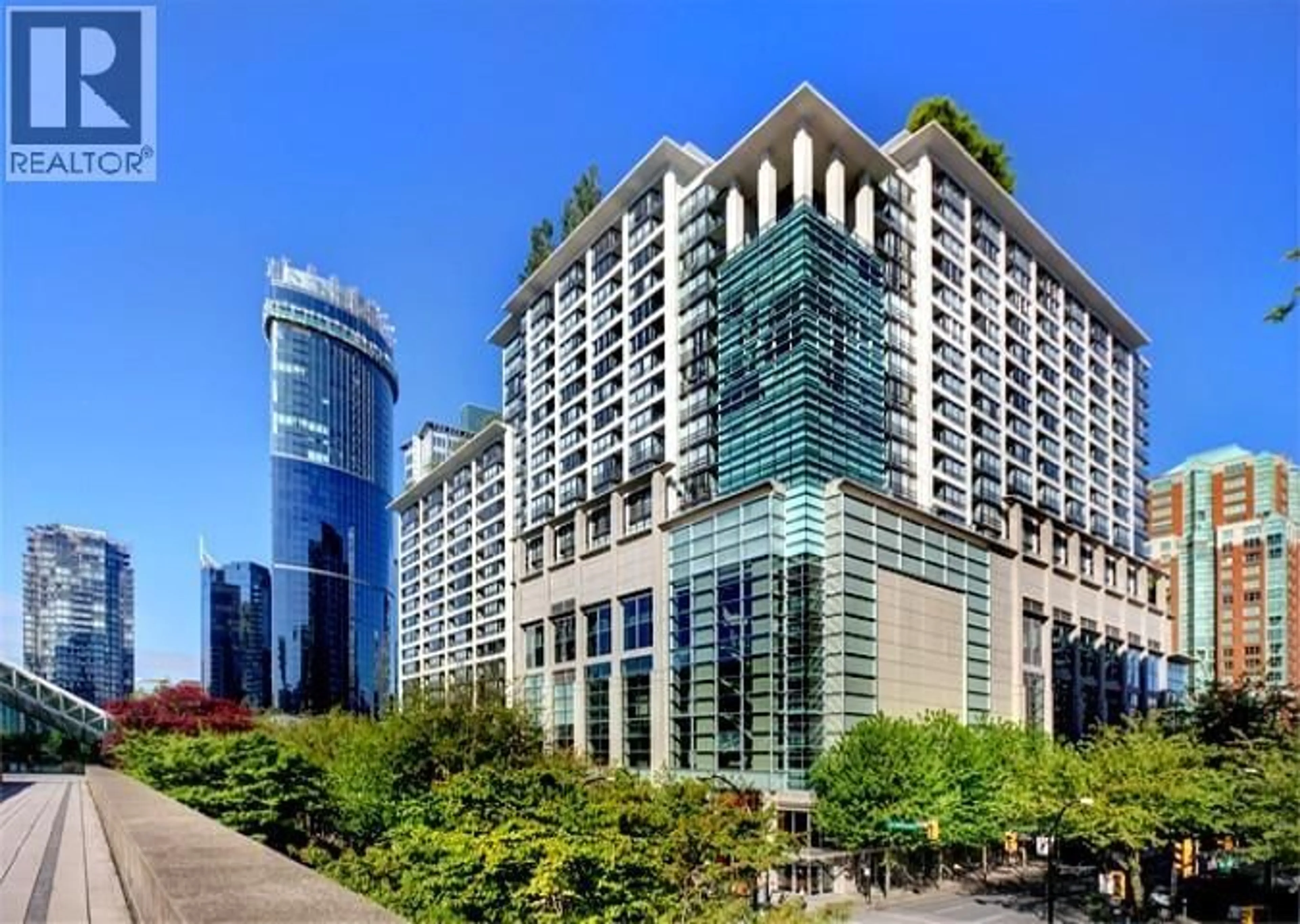 Indoor foyer for 1522 - 938 SMITHE STREET, Vancouver British Columbia V6Z3H8