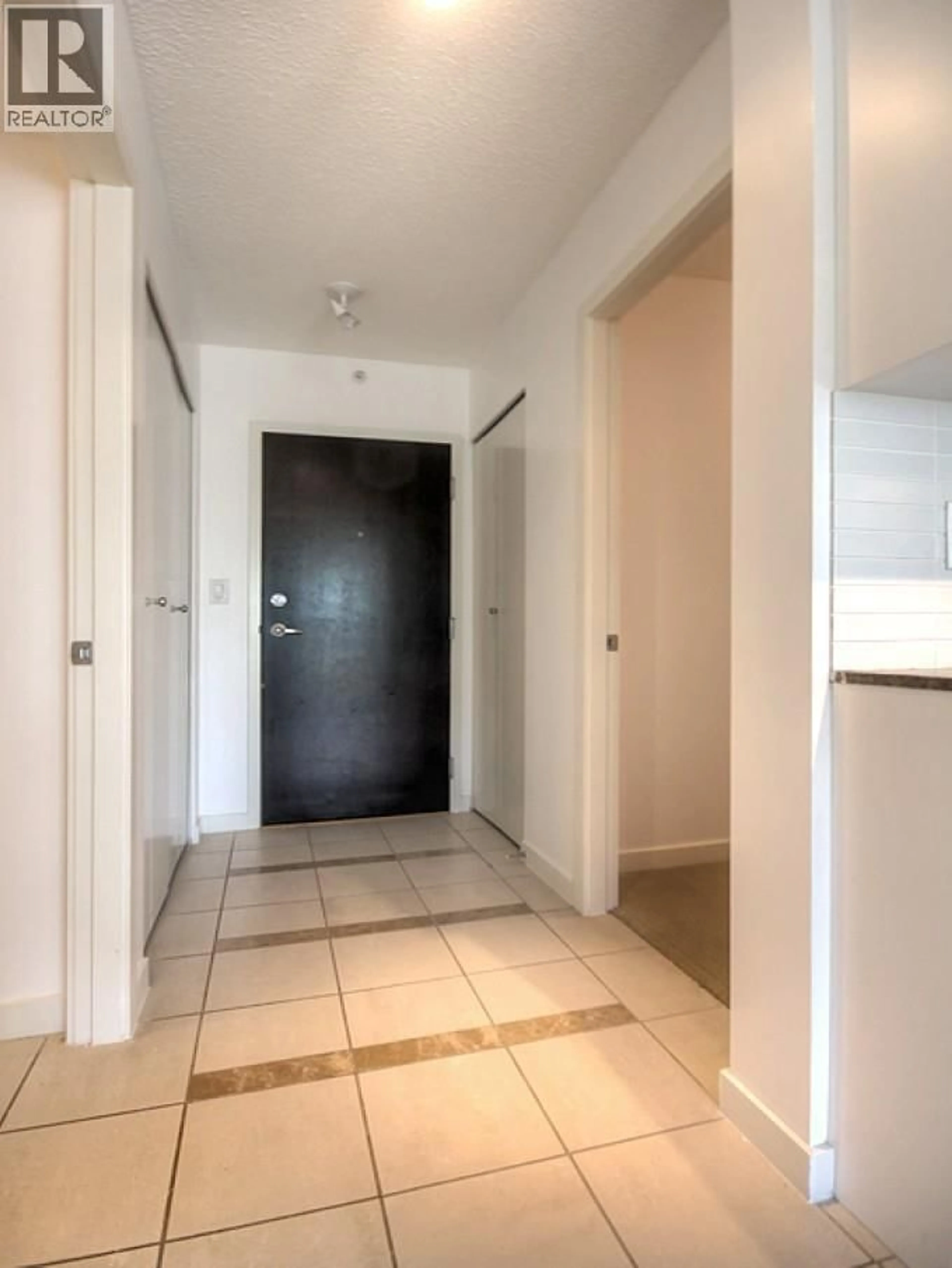 Indoor foyer for 1522 - 938 SMITHE STREET, Vancouver British Columbia V6Z3H8