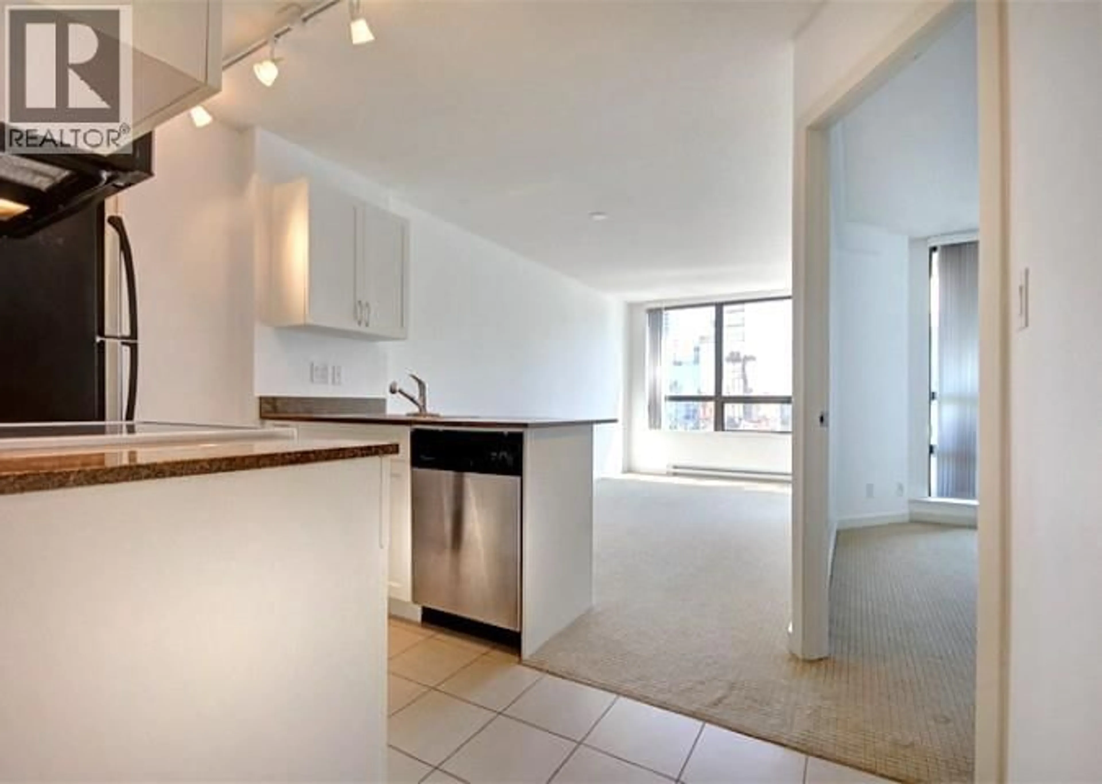 Standard kitchen, unknown for 1522 - 938 SMITHE STREET, Vancouver British Columbia V6Z3H8