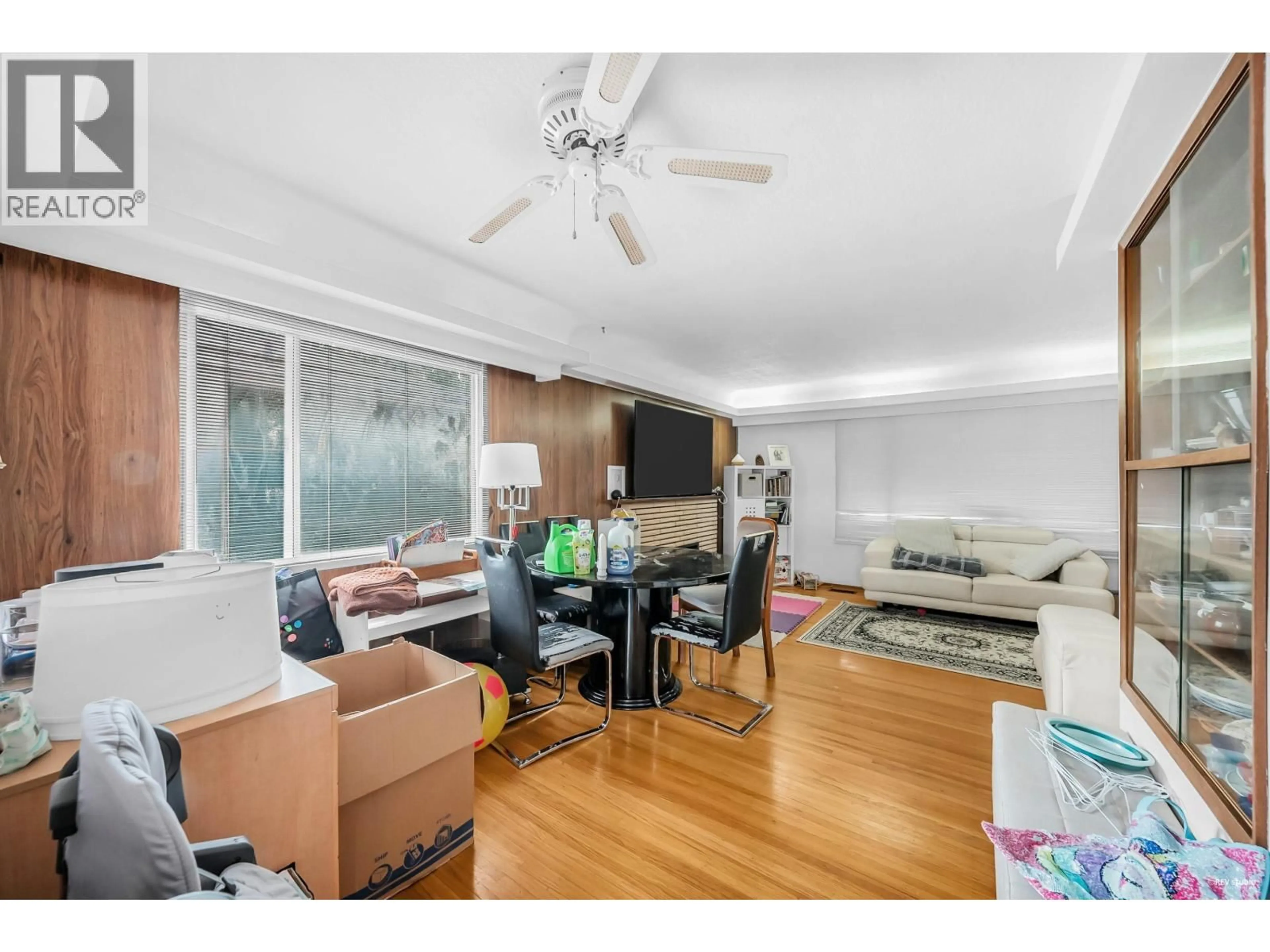 Living room with furniture, wood/laminate floor for 2975 41ST AVENUE, Vancouver British Columbia V5R2X7