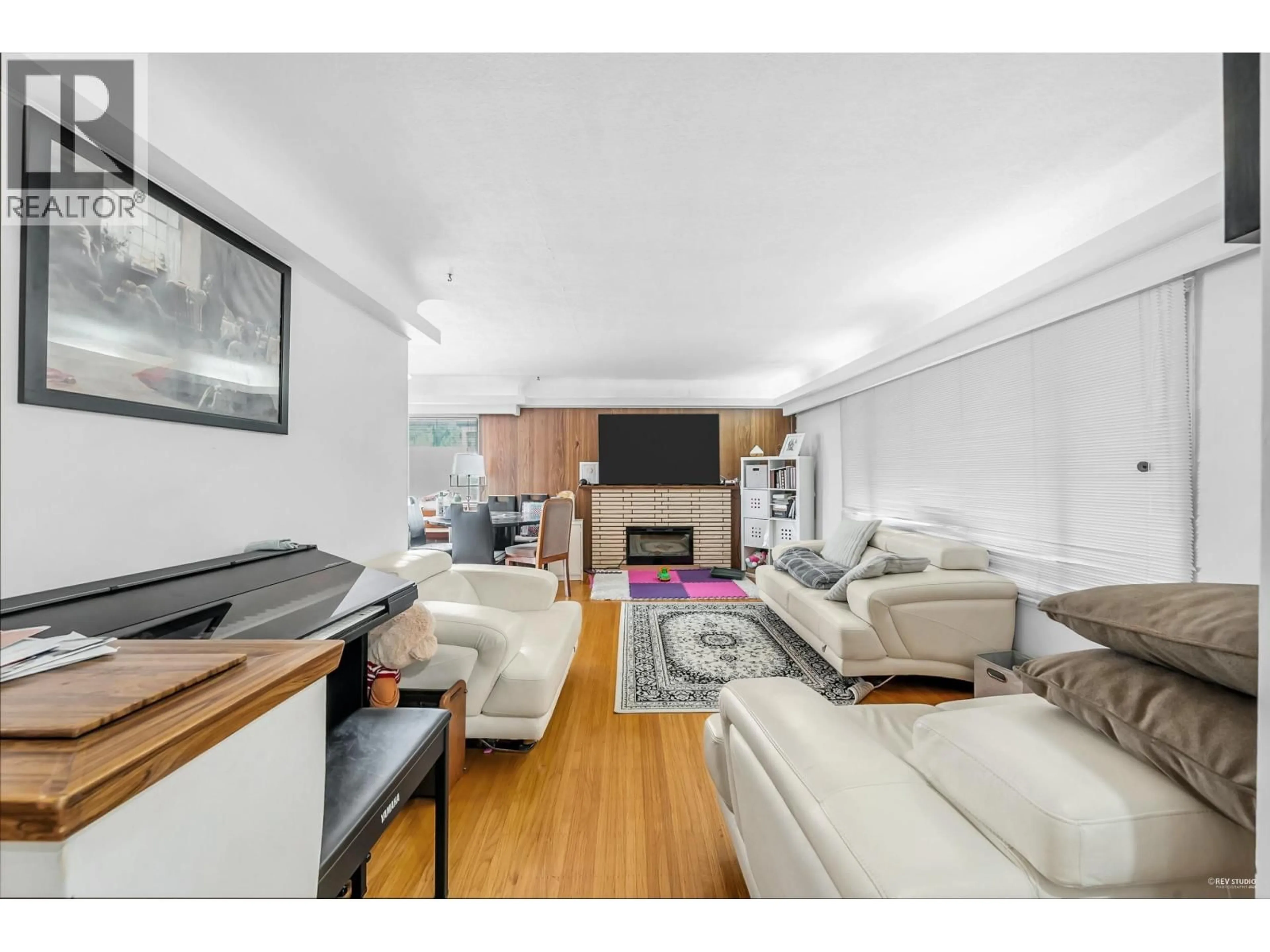 Living room with furniture, unknown for 2975 41ST AVENUE, Vancouver British Columbia V5R2X7