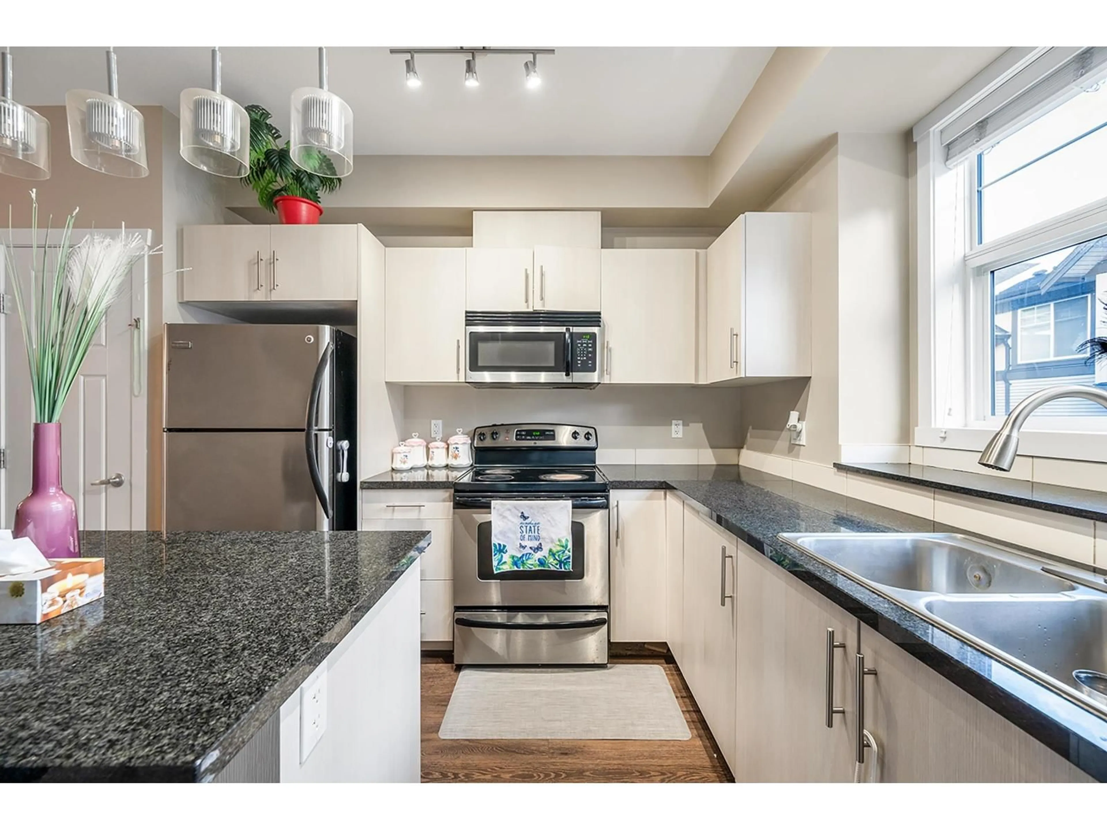 Open concept kitchen, unknown for 81 - 6123 138, Surrey British Columbia V3X1P8
