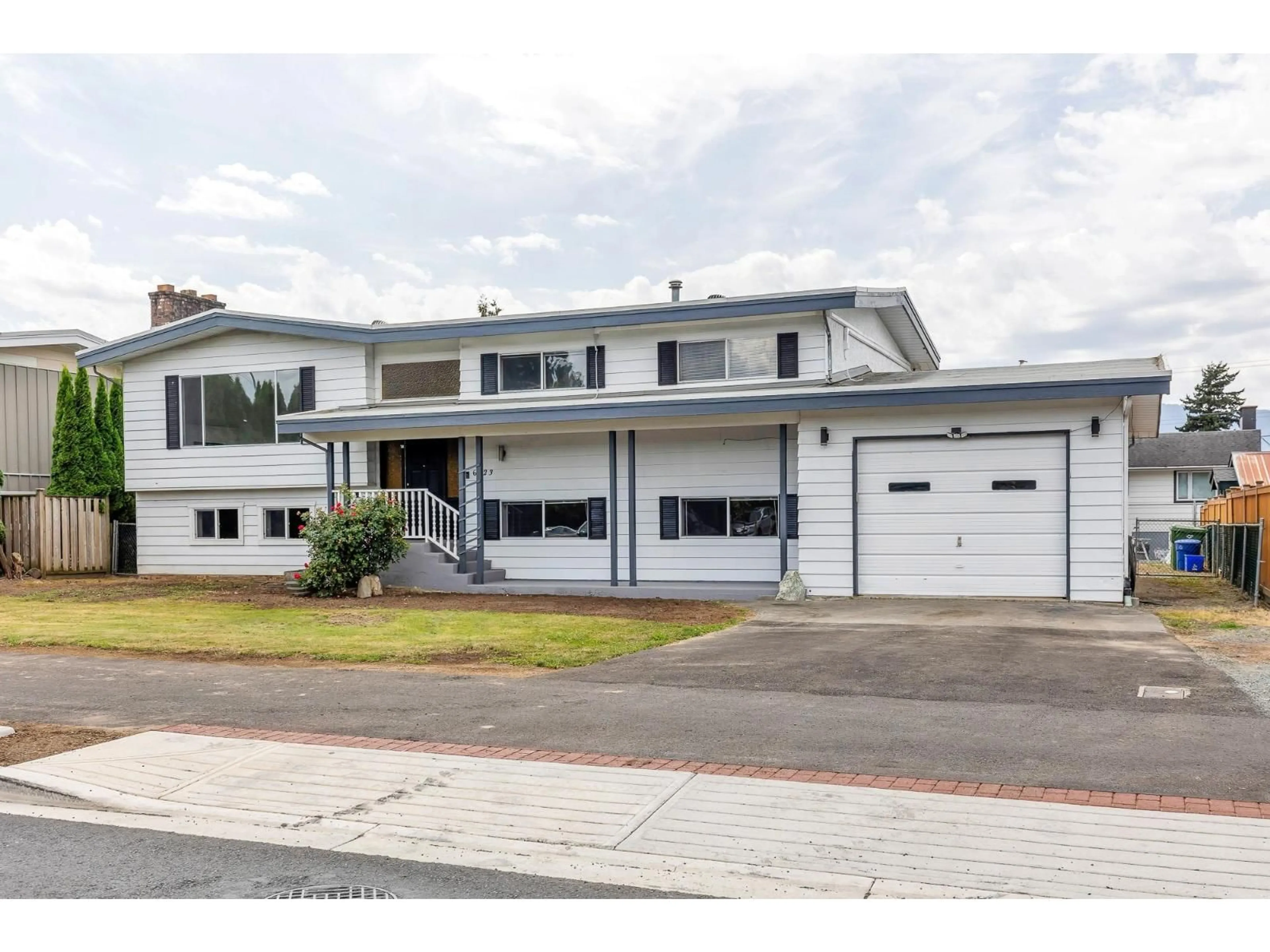 Home with vinyl exterior material, street for 6423 TYSON ROAD, Chilliwack British Columbia V2R1W5