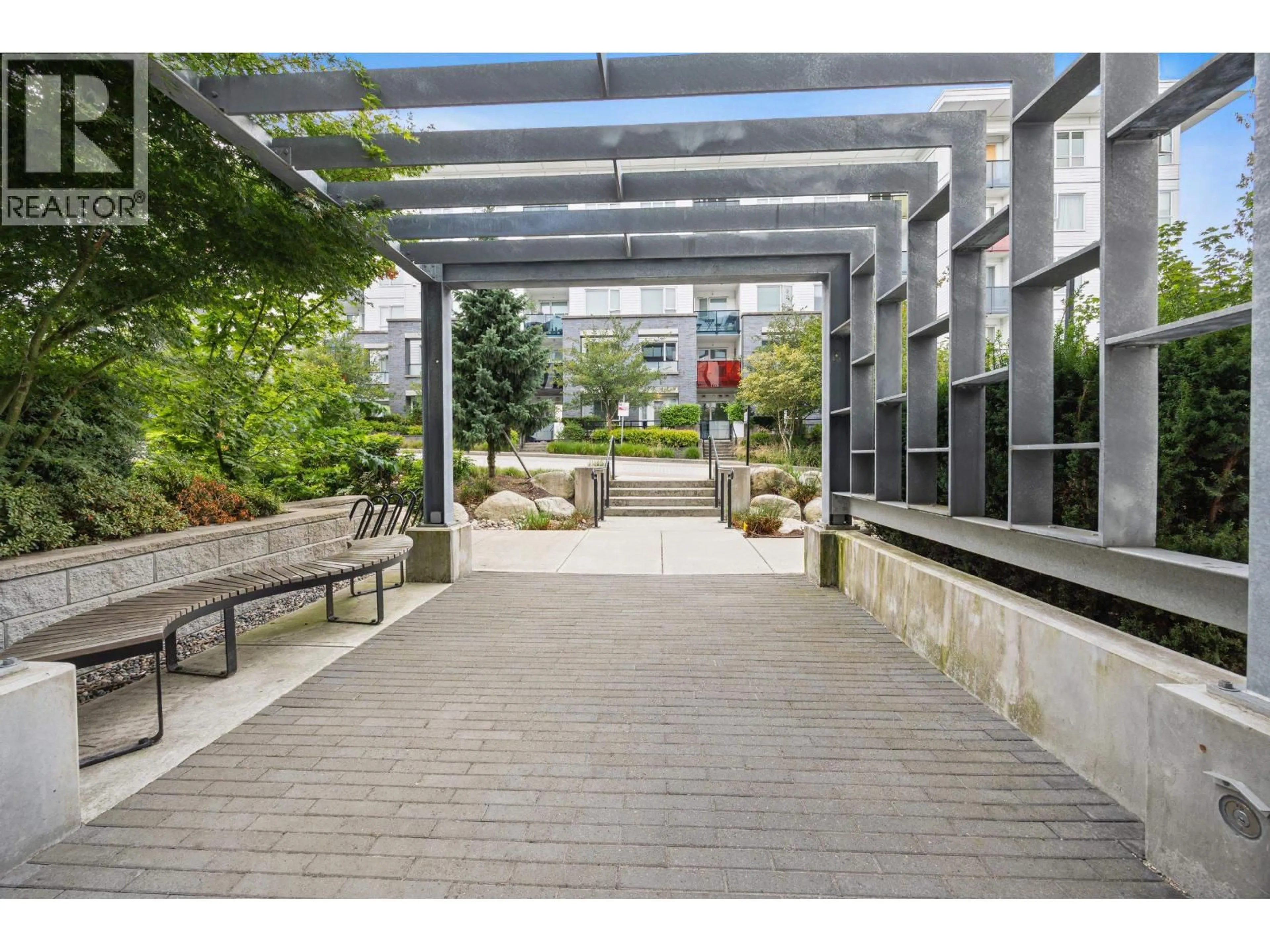 Patio, street for 104 - 9228 SLOPES MEWS, Burnaby British Columbia V5A0E9