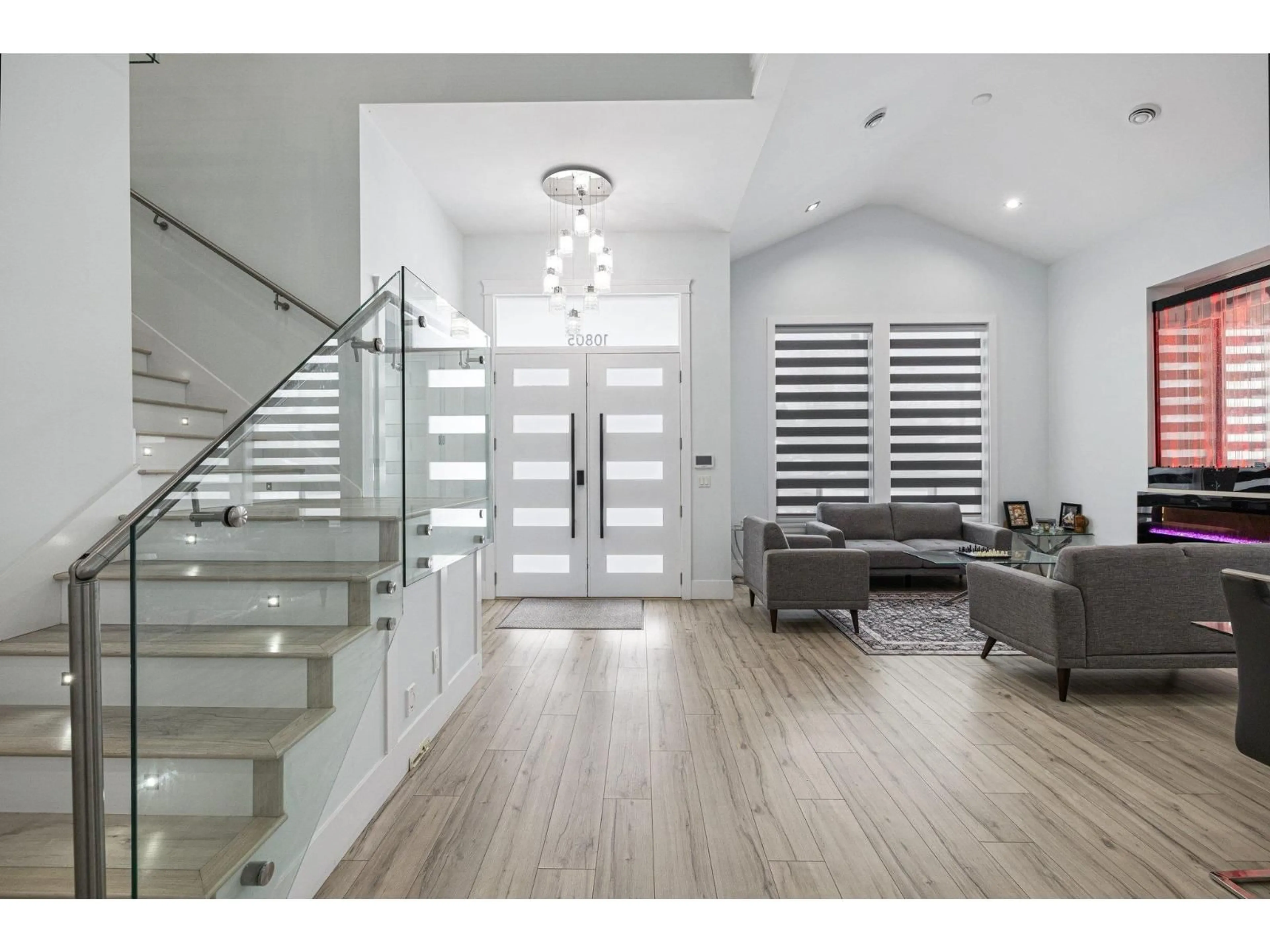 Indoor entryway for 10805 141, Surrey British Columbia V3R3J5
