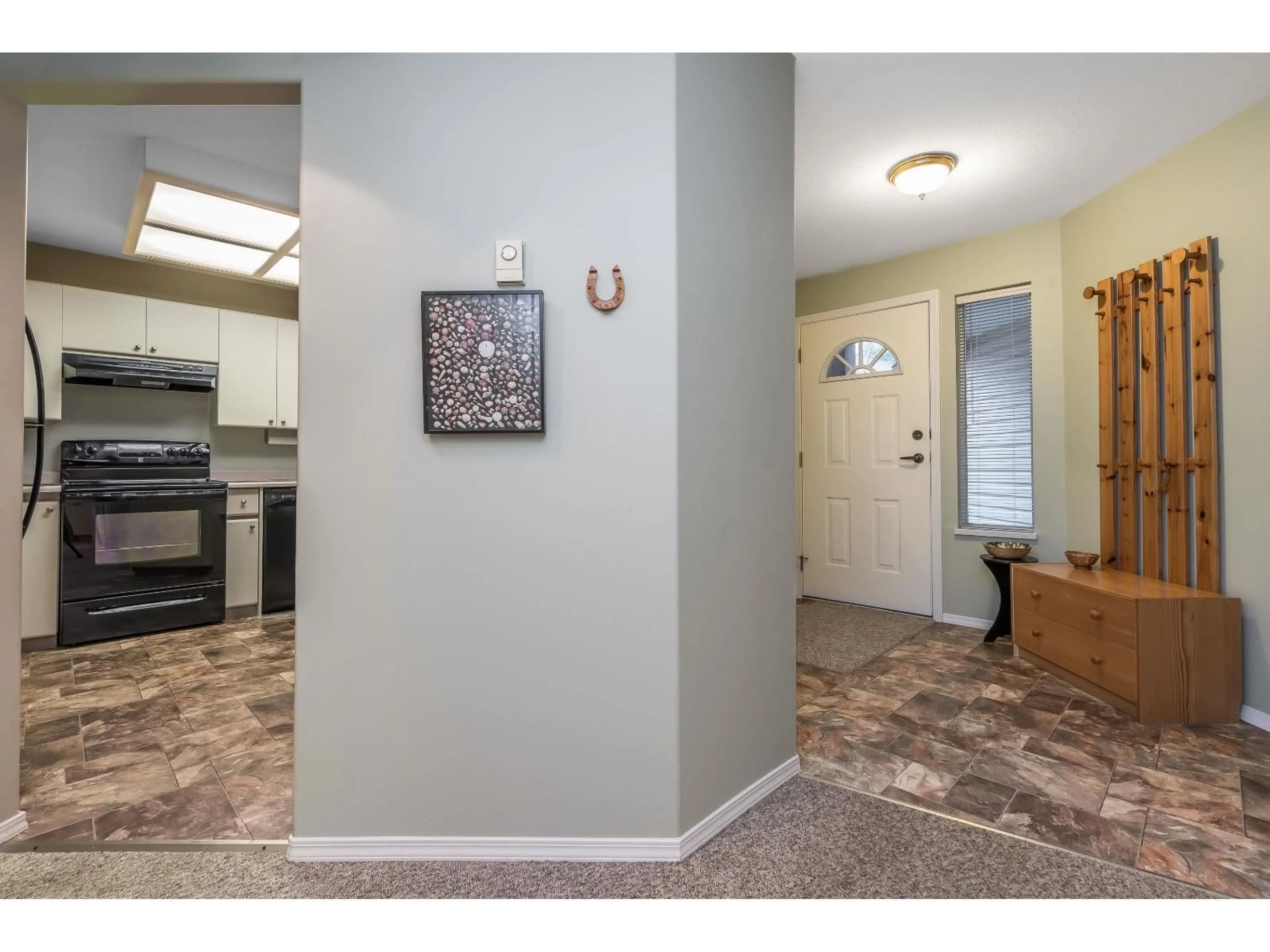 Indoor entryway for 109 - 16031 82ND, Surrey British Columbia V4N0N4