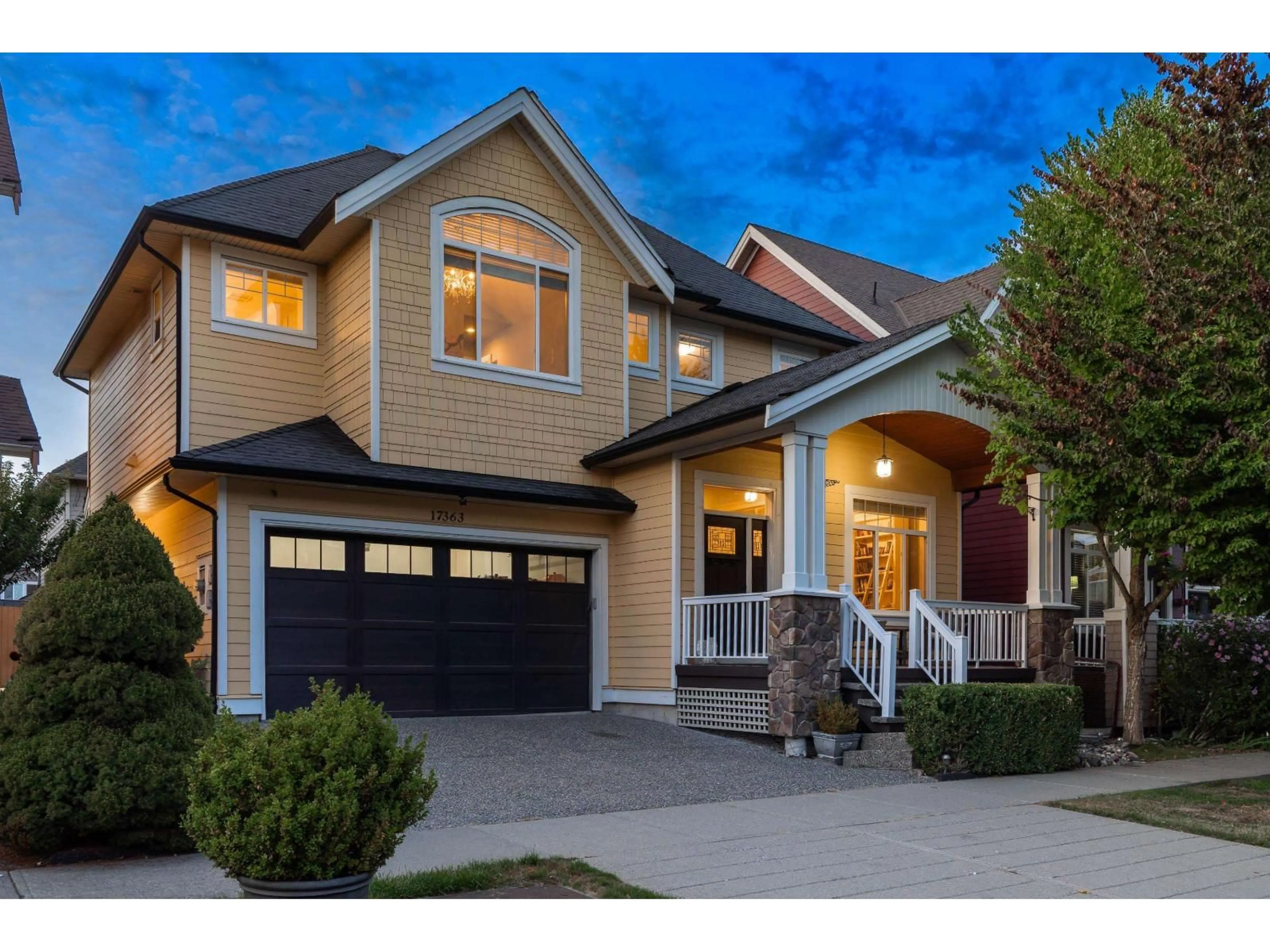 Home with vinyl exterior material, street for 17363 0B, Surrey British Columbia V3Z8L2