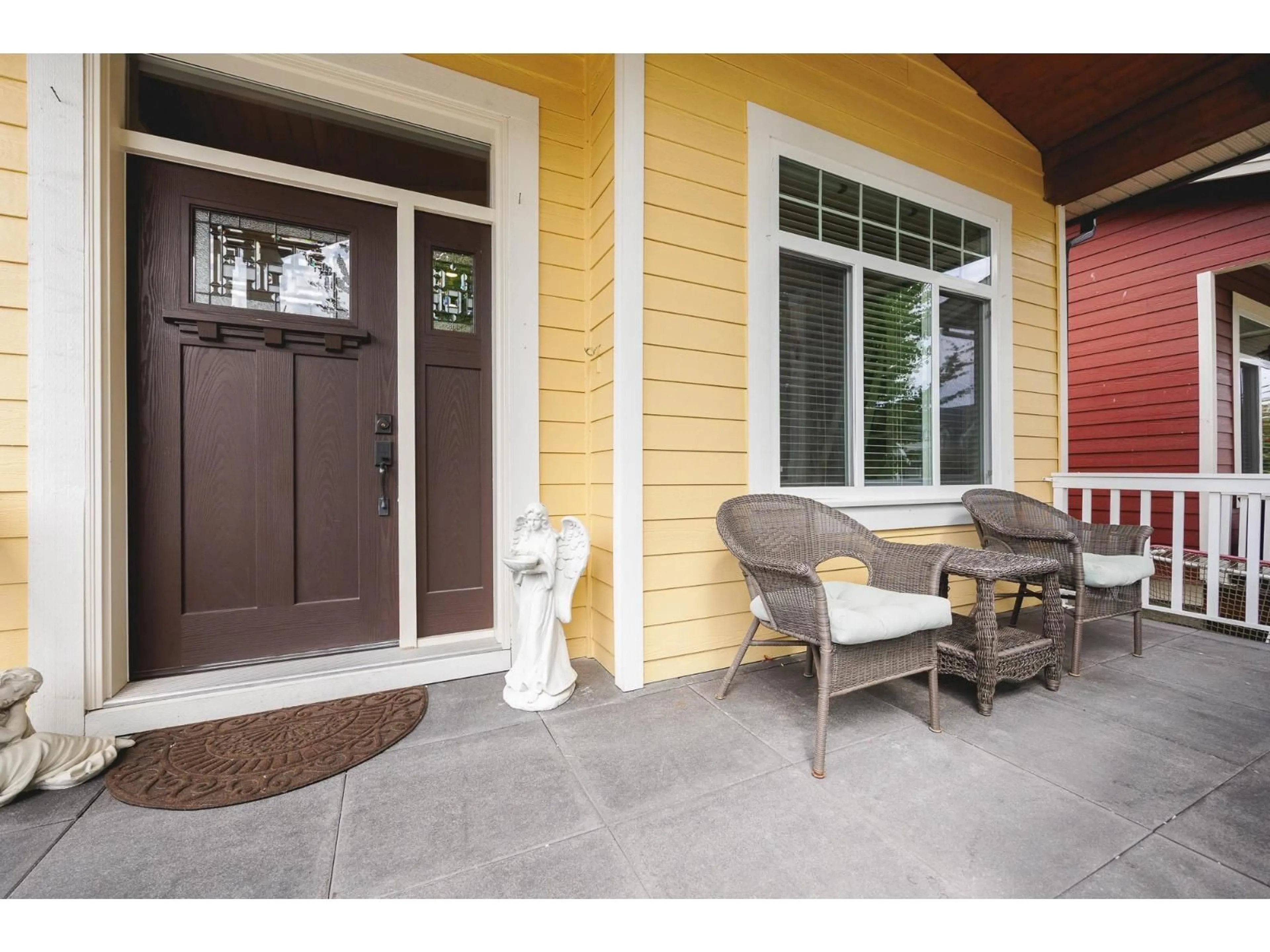 Indoor entryway for 17363 0B, Surrey British Columbia V3Z8L2