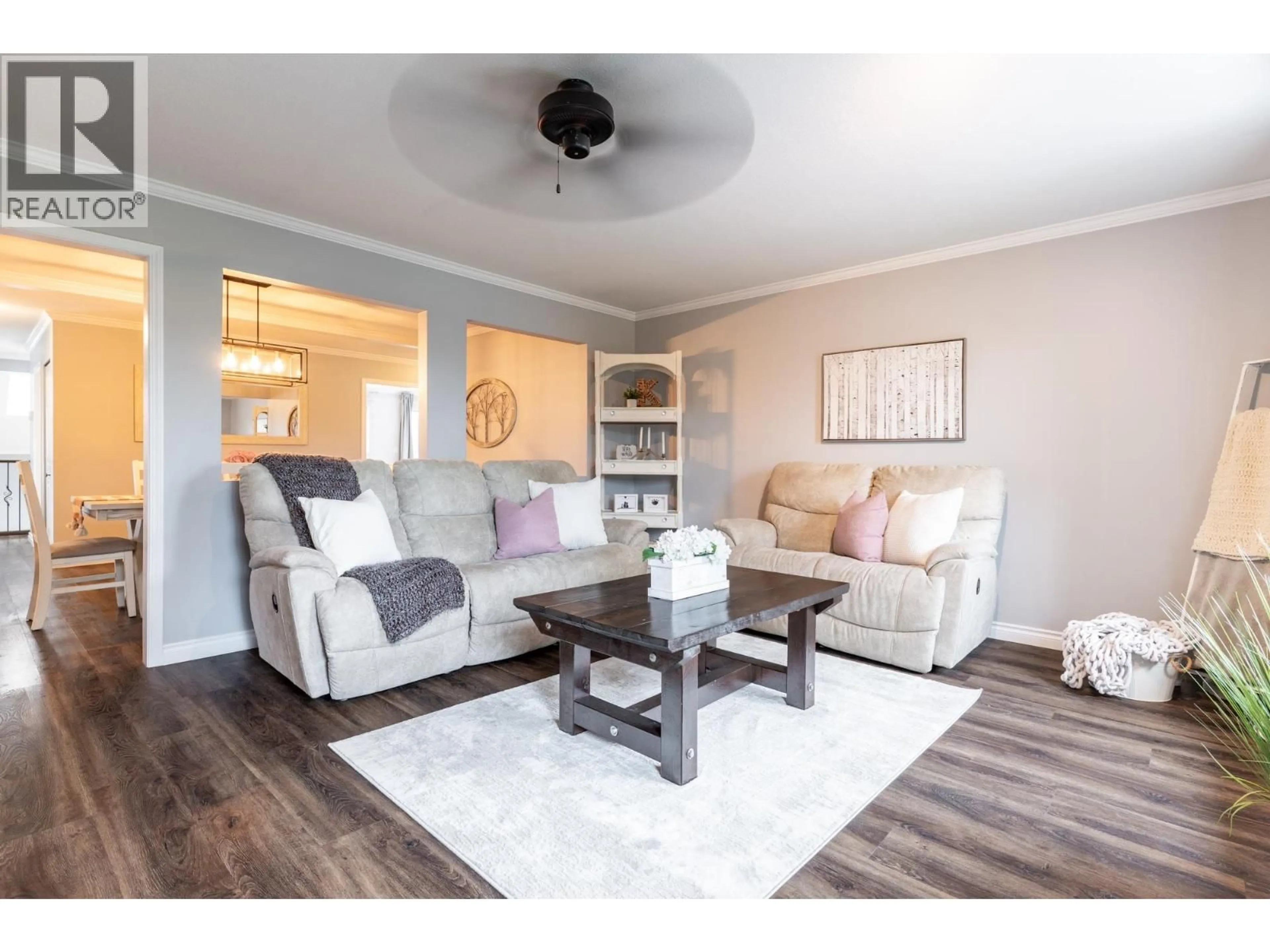 Living room with furniture, wood/laminate floor for 7 - 6280 48A AVENUE, Delta British Columbia V4K4W2