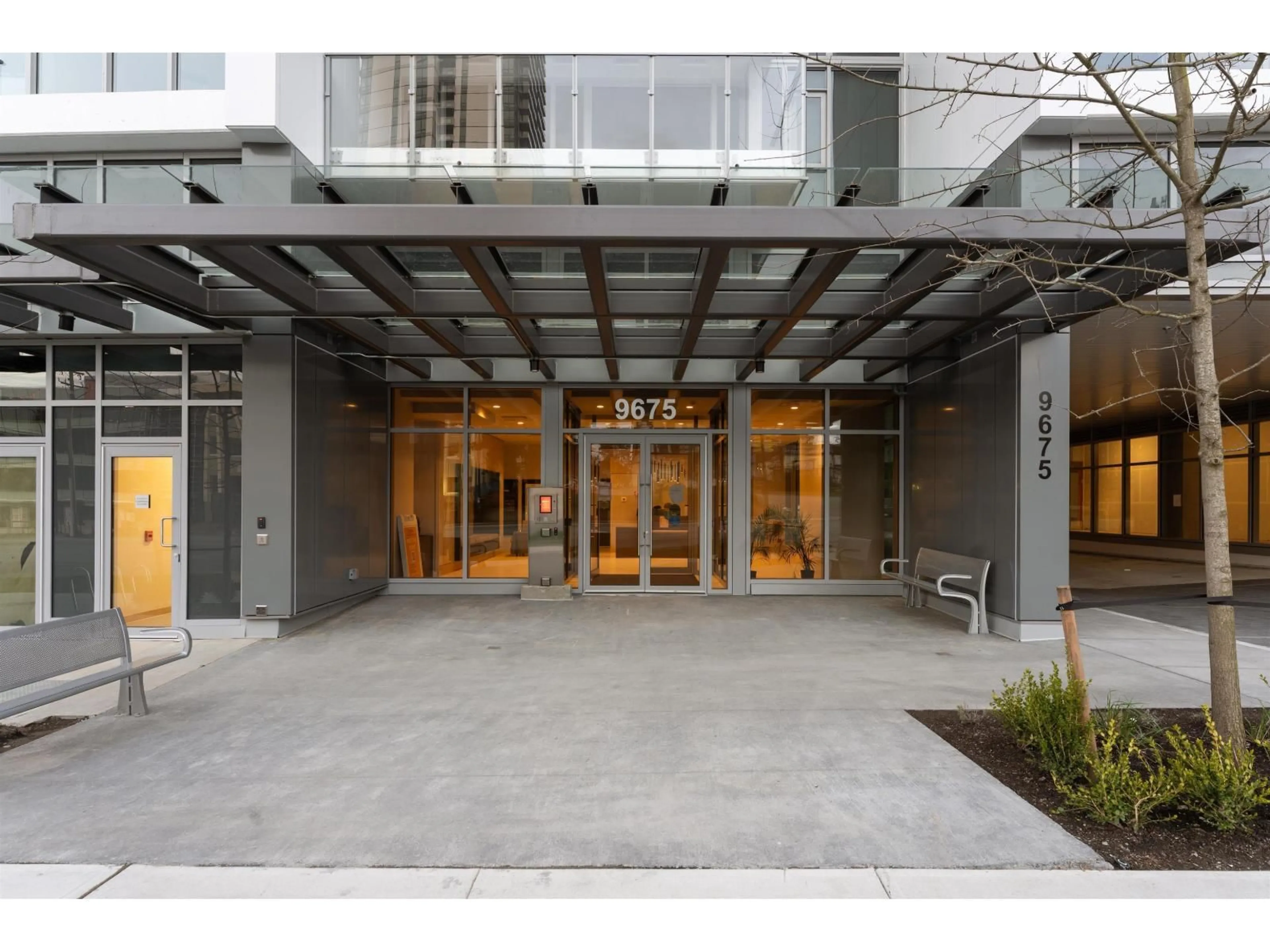 Indoor foyer for 304 - 9675 KING GEORGE, Surrey British Columbia V3T2V3