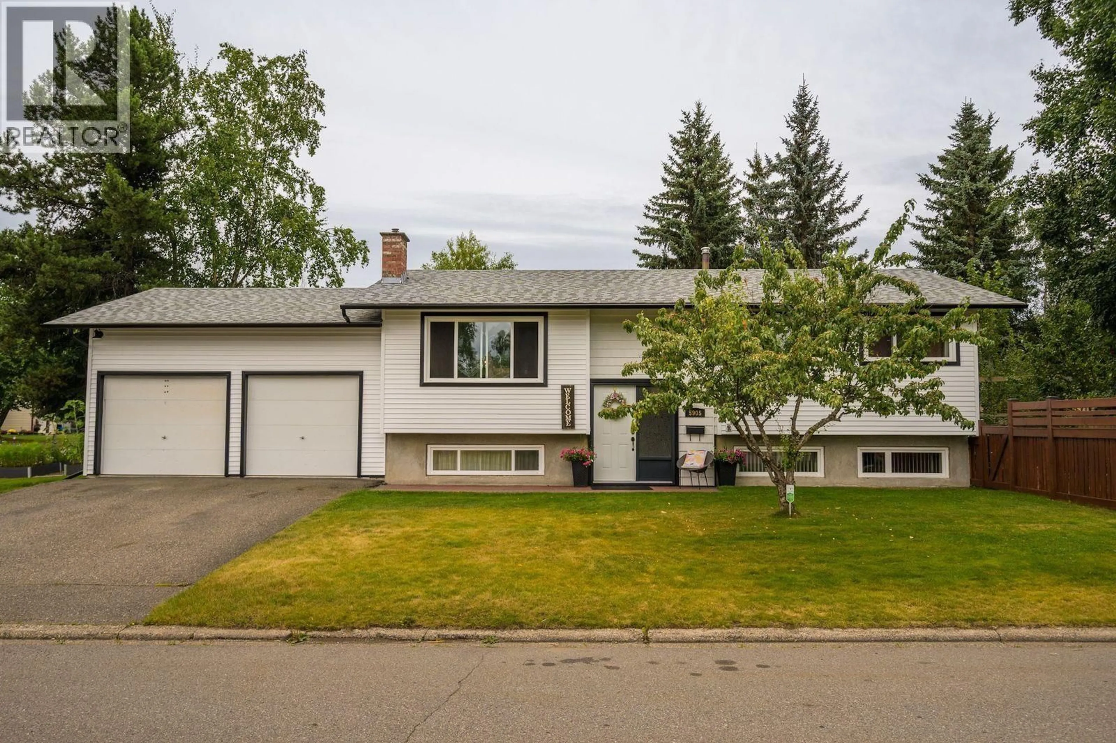 Home with vinyl exterior material, street for 5905 RIDEAU DRIVE, Prince George British Columbia V2N2H6