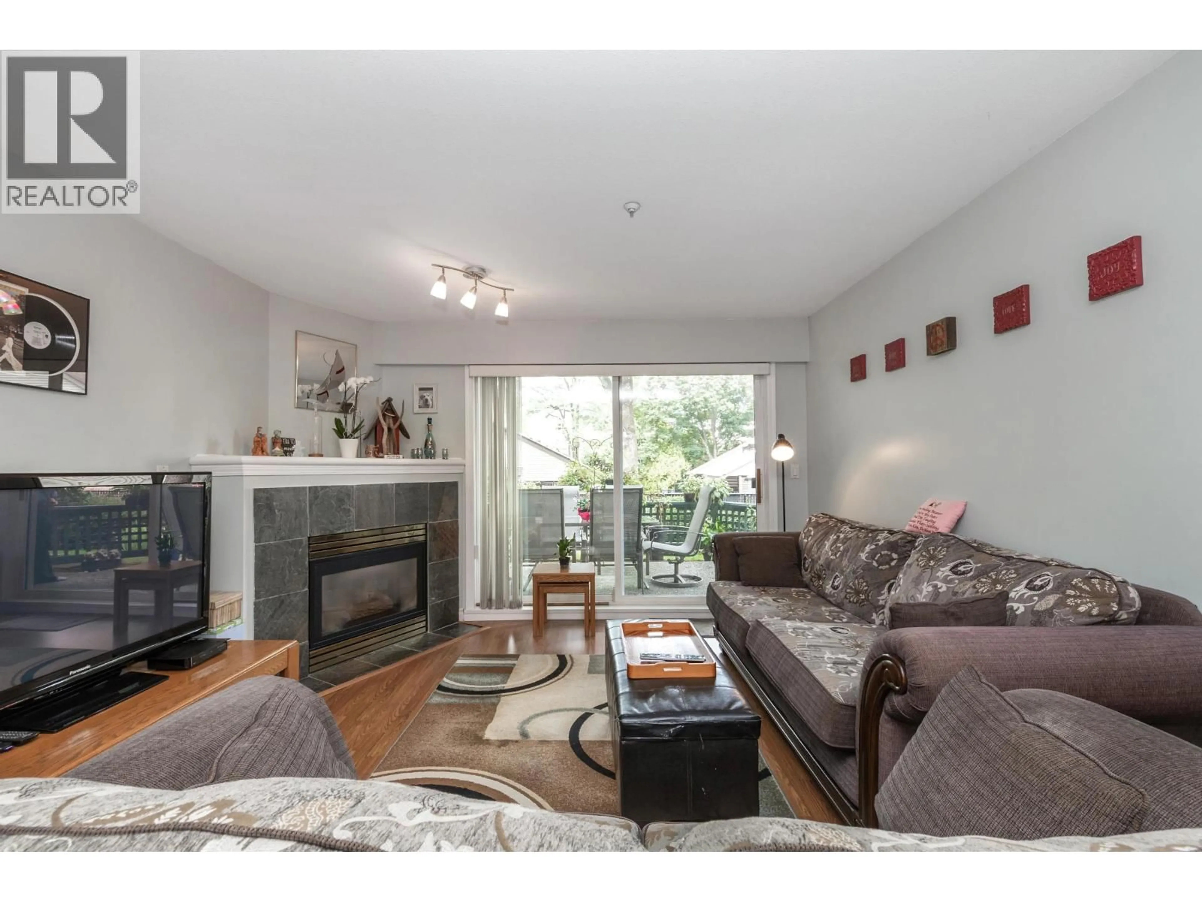 Living room with furniture, wood/laminate floor for 103 - 11960 HARRIS ROAD, Pitt Meadows British Columbia V3Y2R1