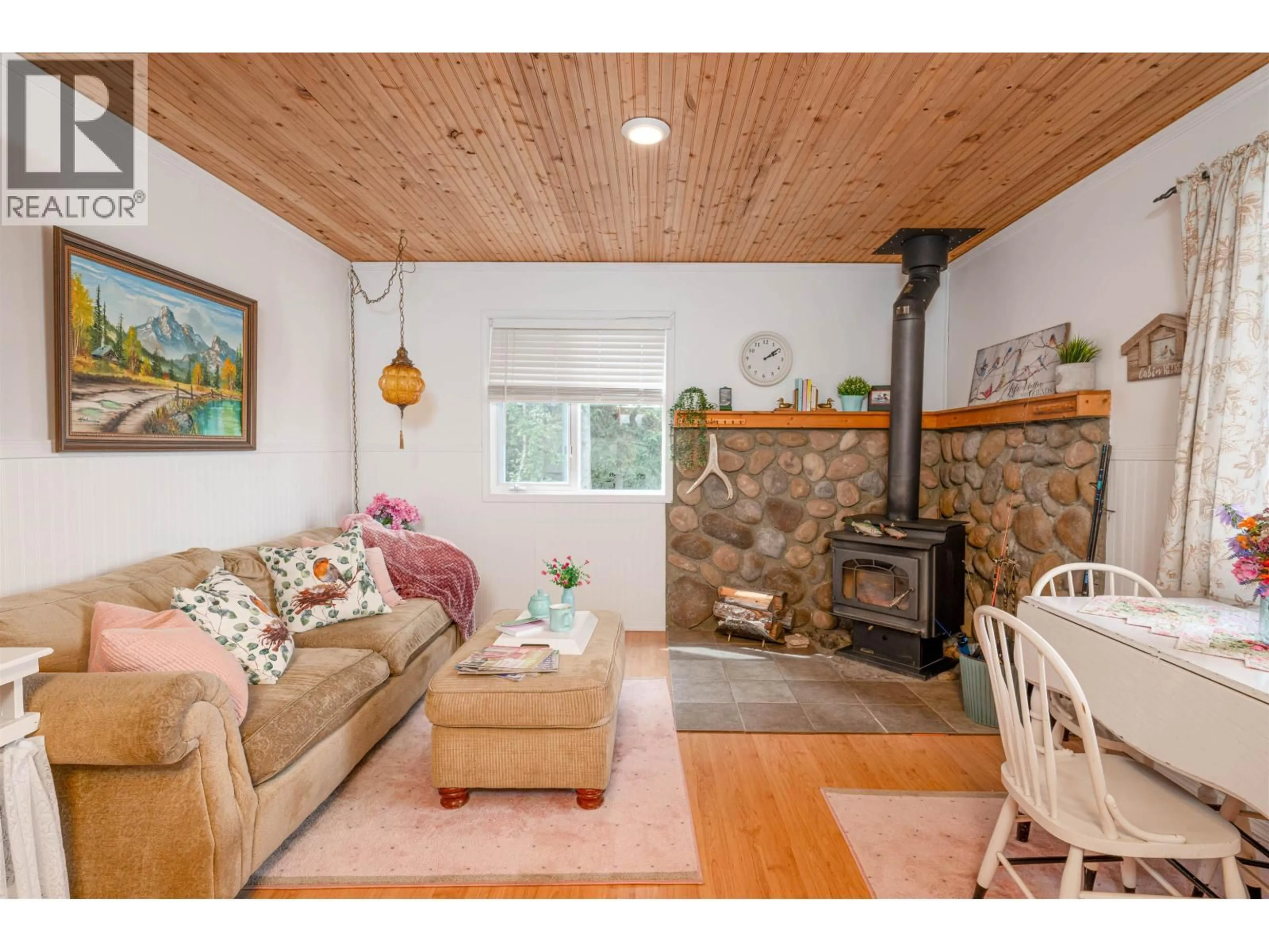 Living room with furniture, wood/laminate floor for 50490 LLOYD DRIVE, Cluculz Lake British Columbia V0J3A3