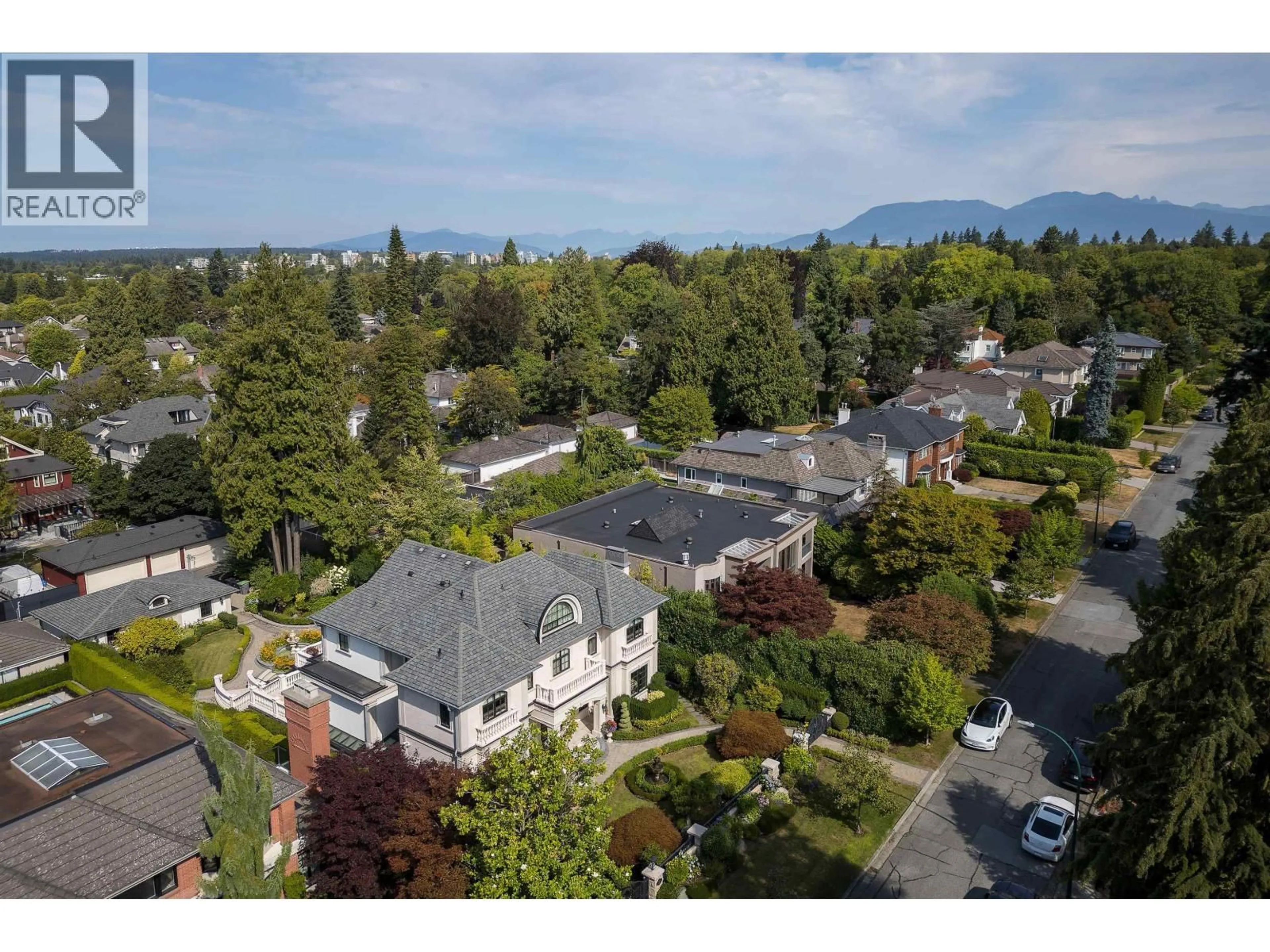 A pic from outside/outdoor area/front of a property/back of a property/a pic from drone, mountain view for 6699 CHURCHILL STREET, Vancouver British Columbia V6P5B2