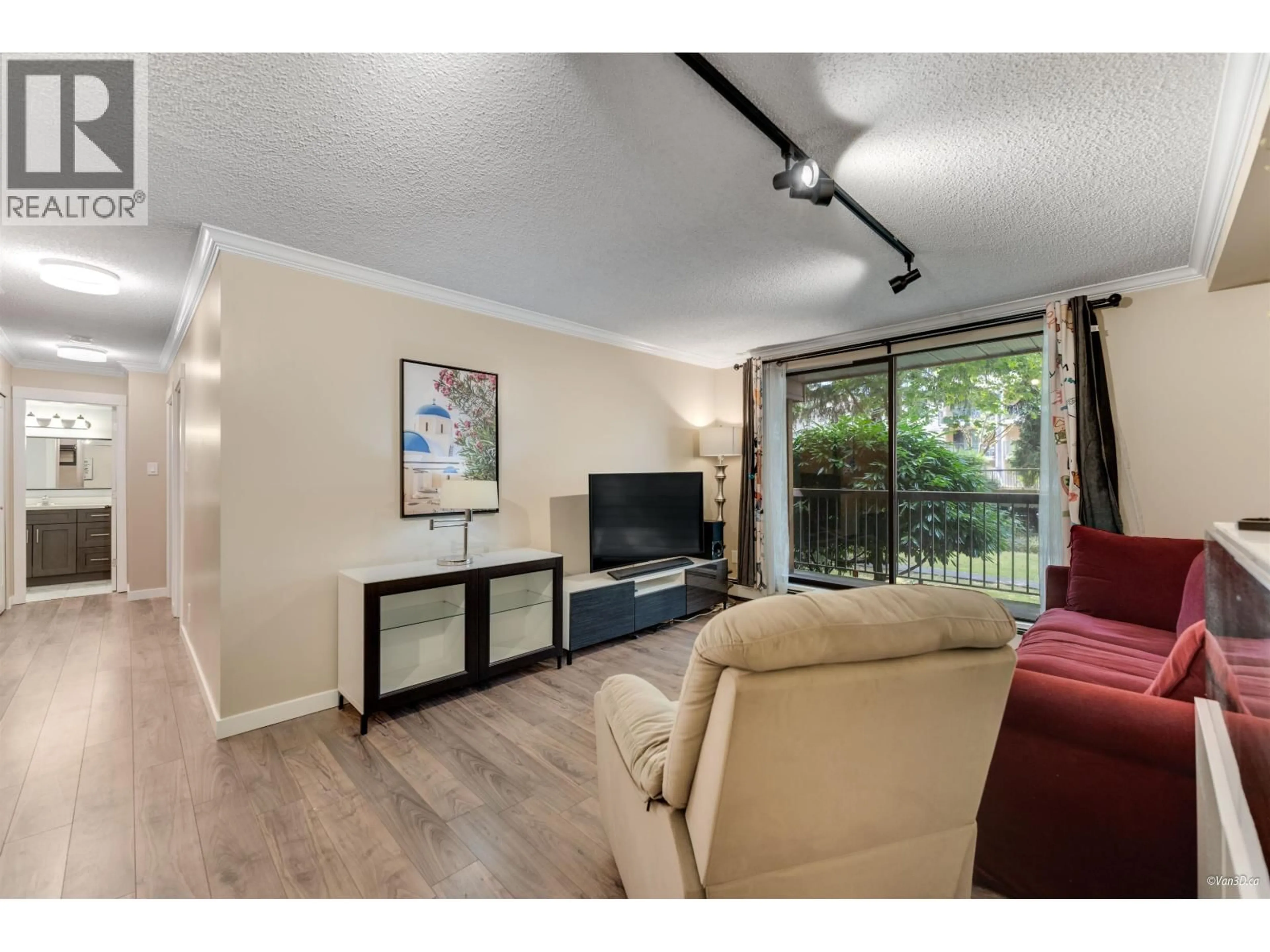 Living room with furniture, wood/laminate floor for 126 - 8460 LANSDOWNE ROAD, Richmond British Columbia V6X3G8