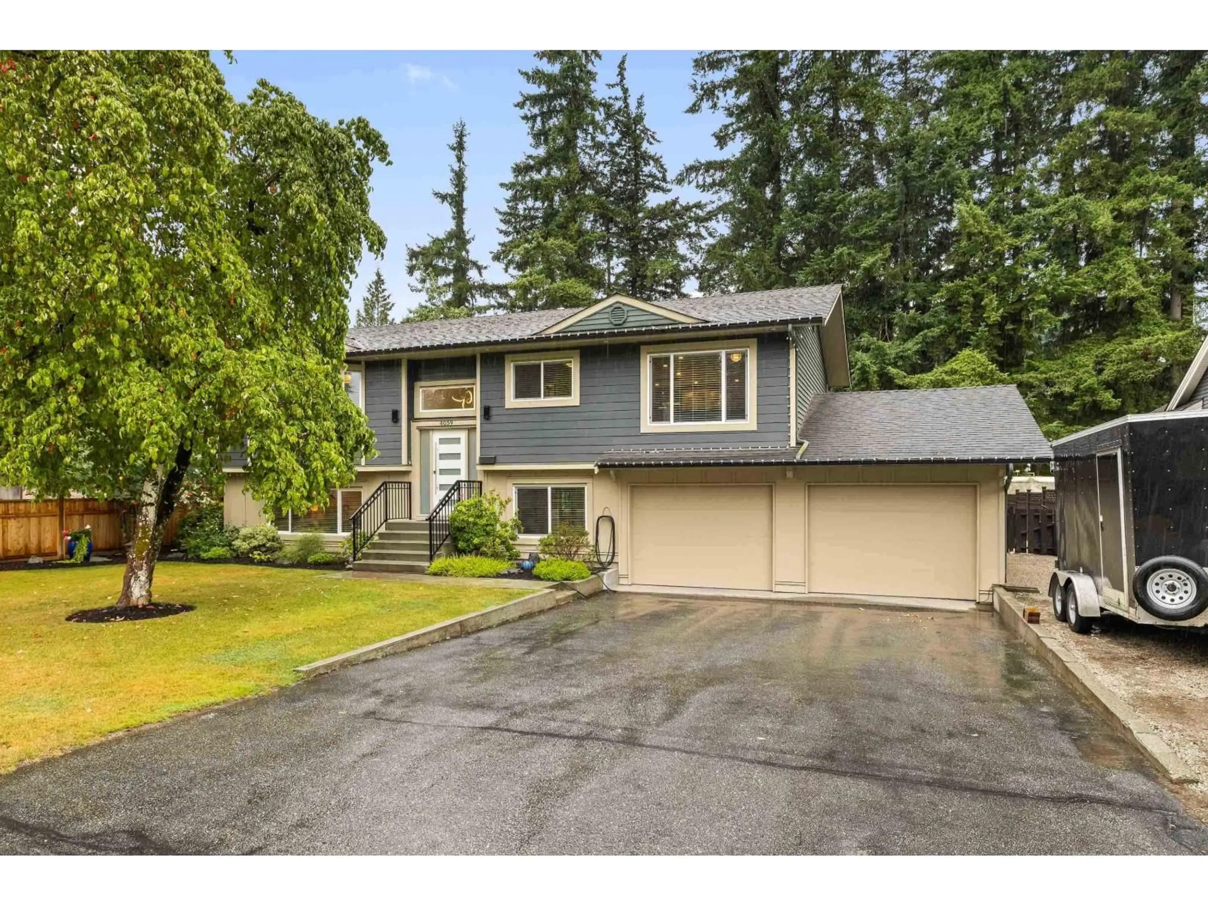 Home with vinyl exterior material, street for 4059 207, Langley British Columbia V3A2E2