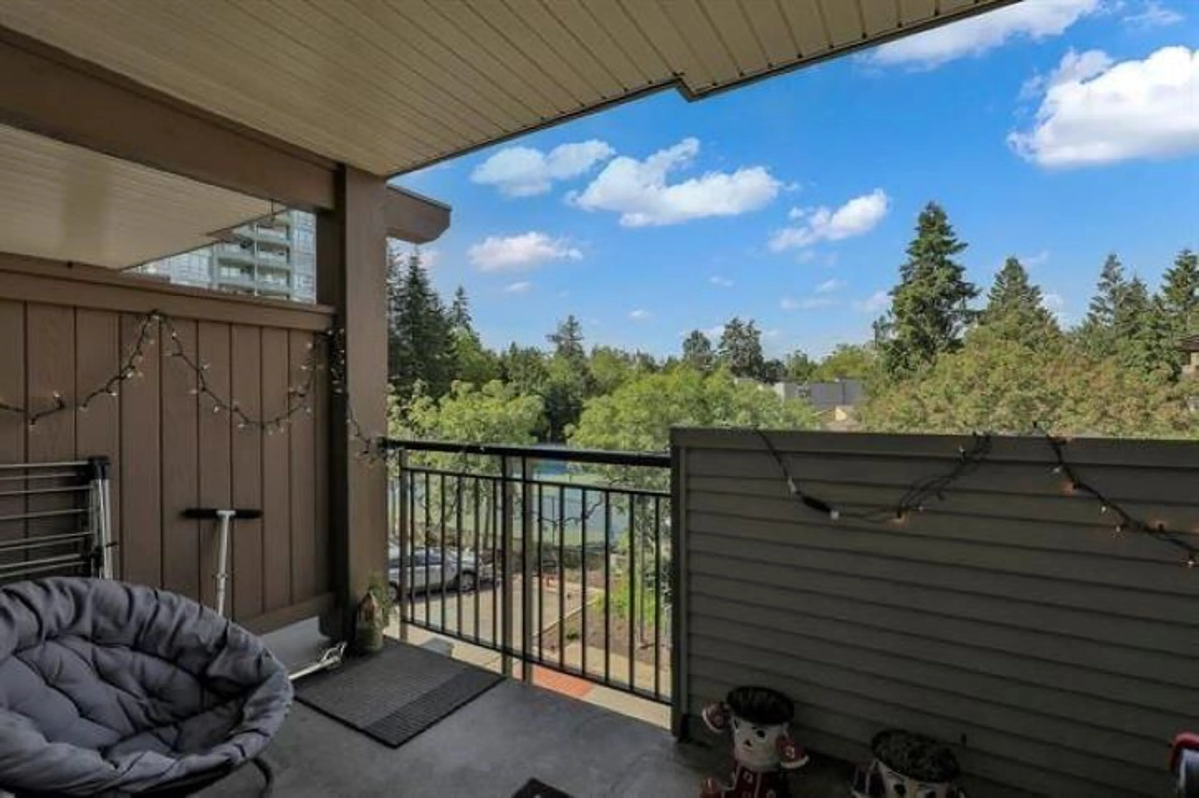 Patio, water/lake/river/ocean view for 307 - 10088 148, Surrey British Columbia V3R3M9
