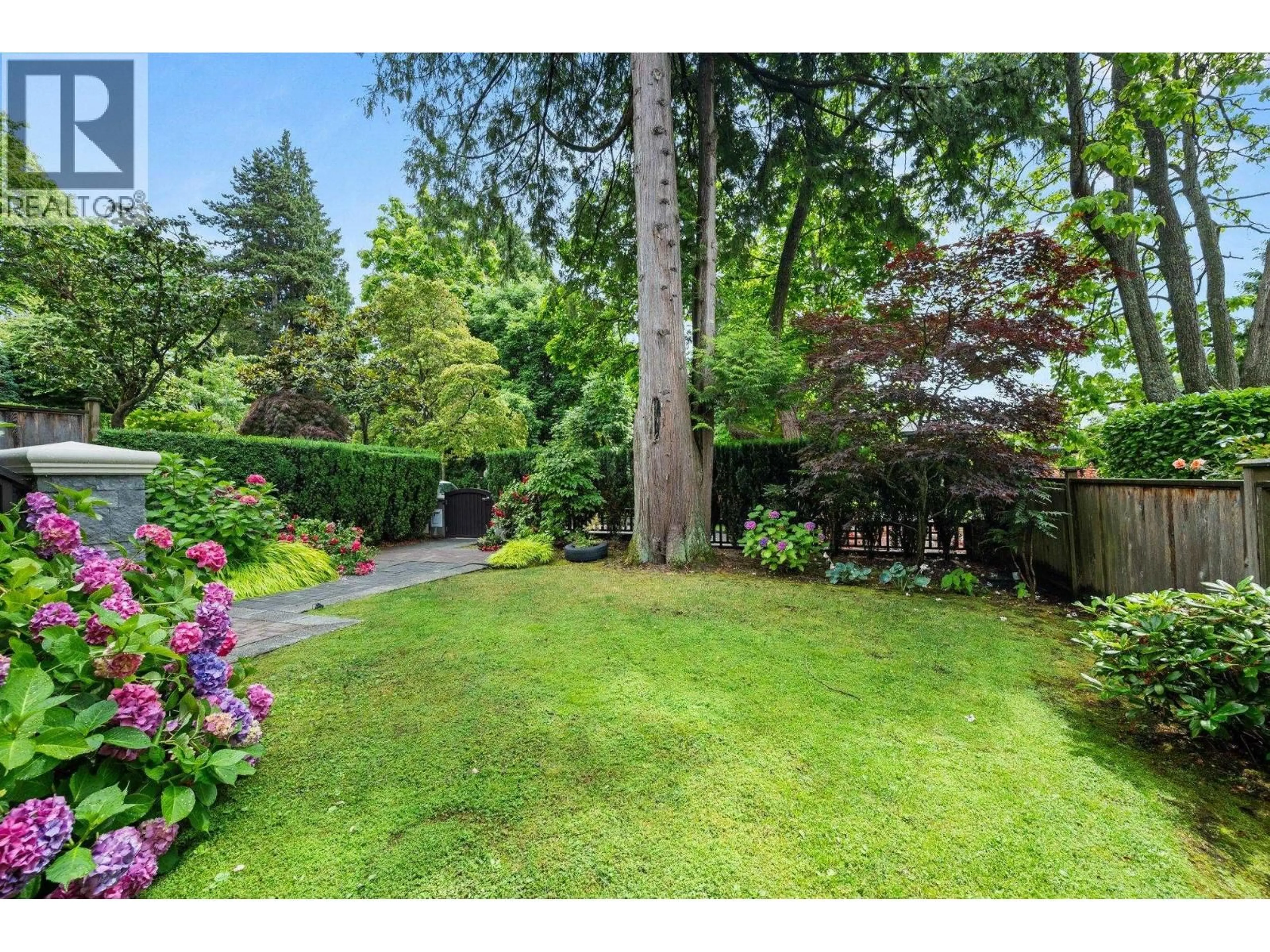 A pic from outside/outdoor area/front of a property/back of a property/a pic from drone, forest/trees view for 2967 43RD AVENUE, Vancouver British Columbia V6N3J2