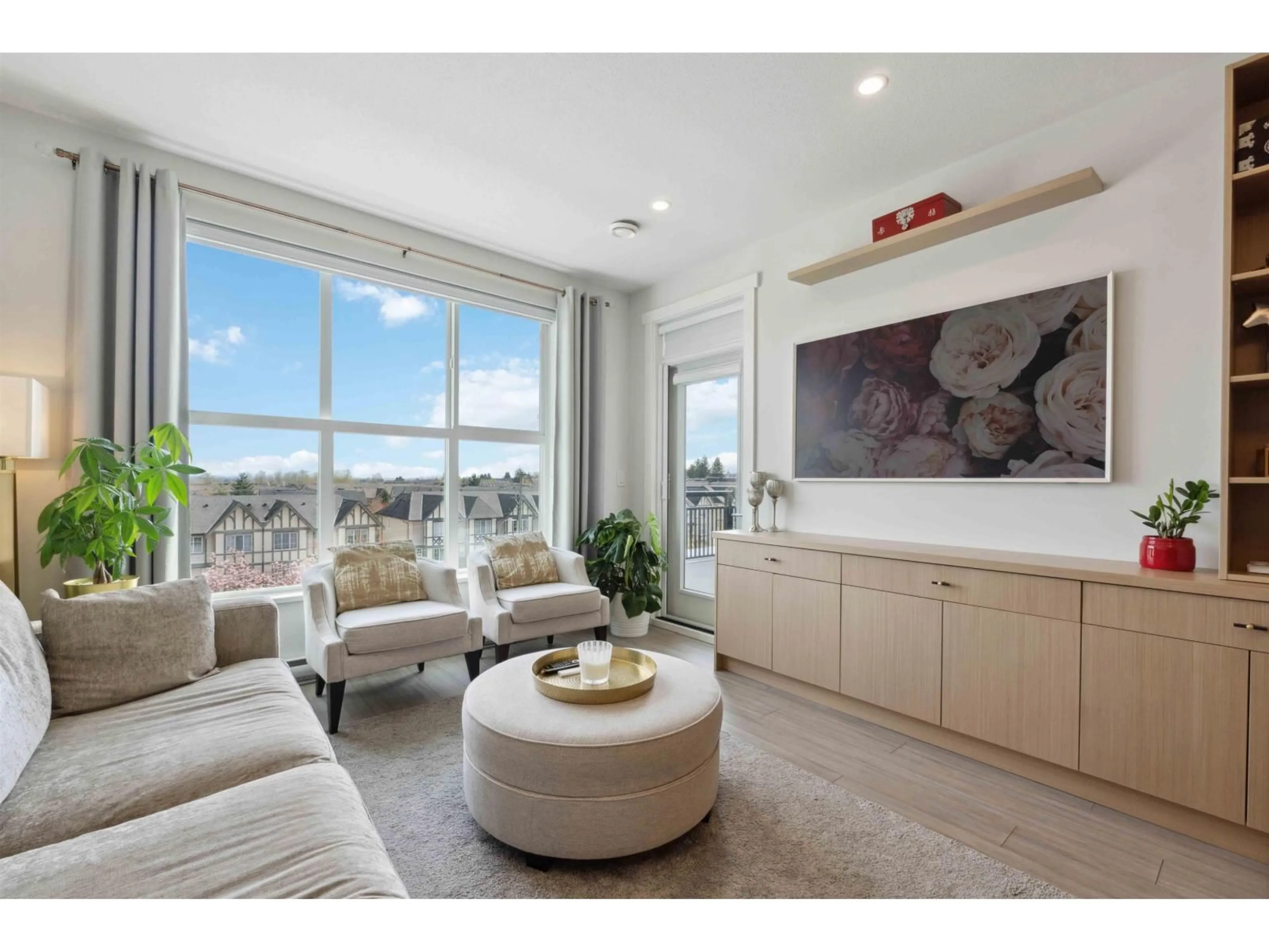 Living room with furniture, unknown for C520 - 8150 207, Langley British Columbia V2Y4J4