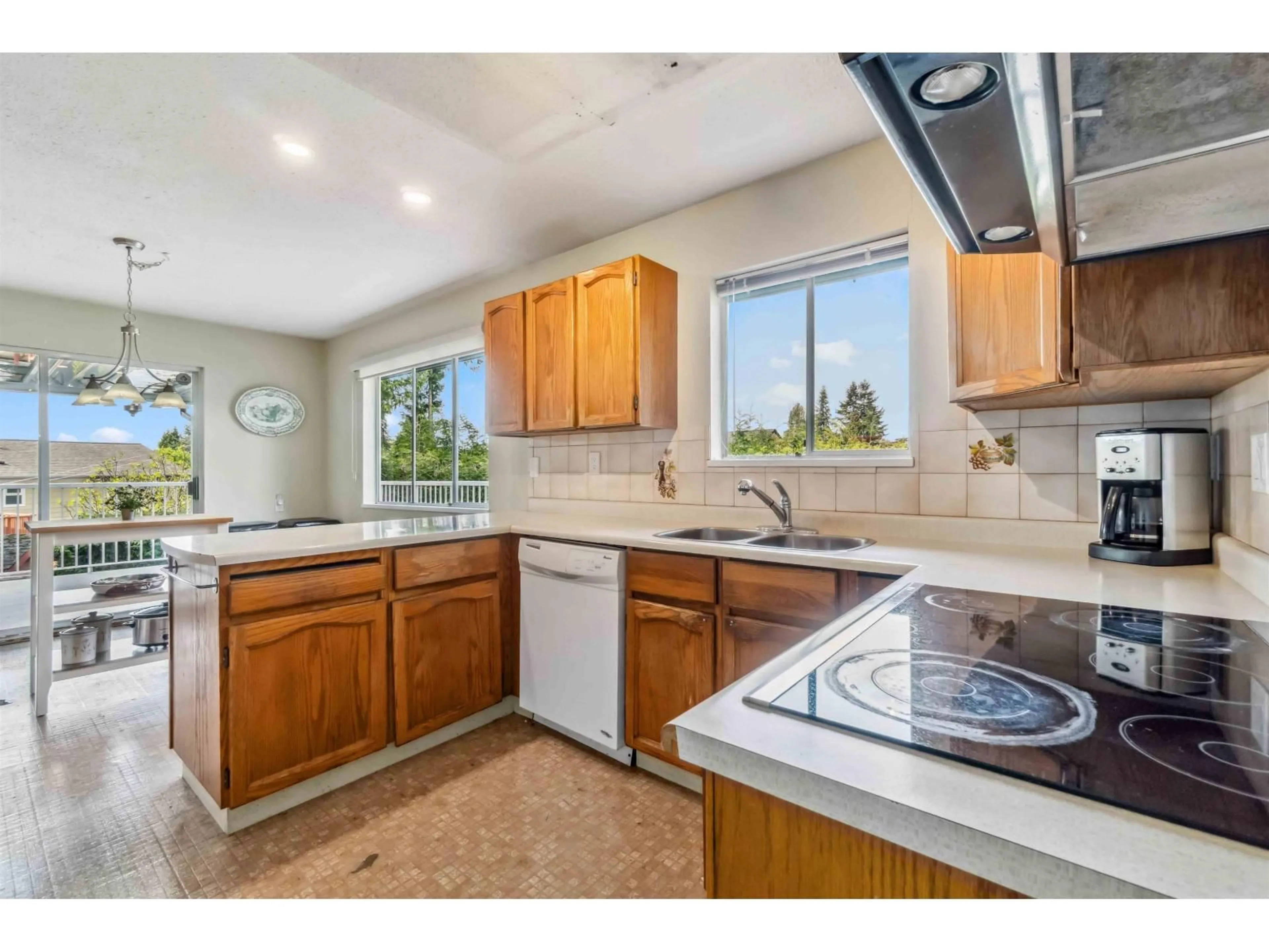 Open concept kitchen, ceramic/tile floor for 7840 BREMRIDGE, Delta British Columbia V4C5E6
