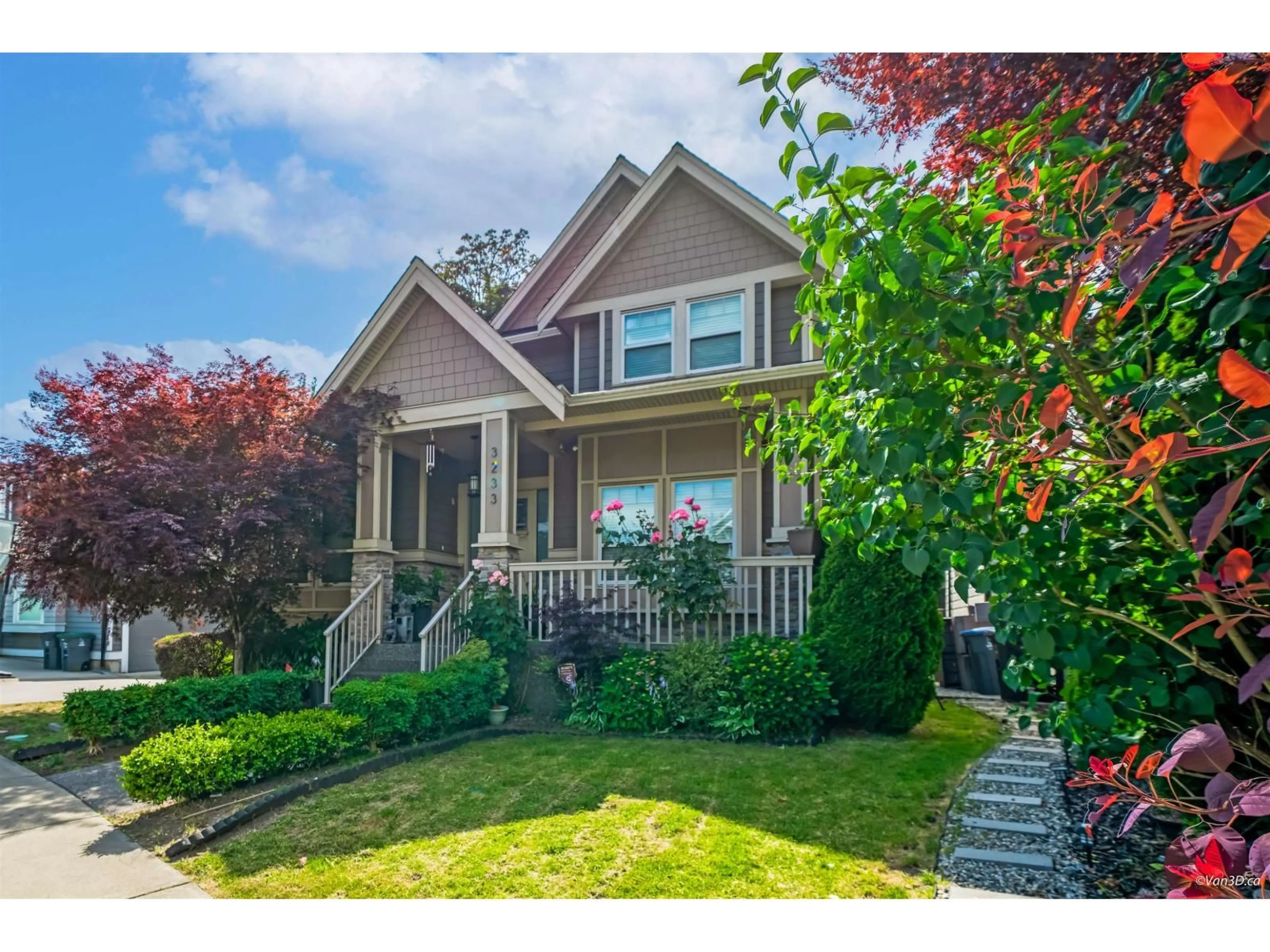 Home with vinyl exterior material, street for 3233 147, Surrey British Columbia V4P1Z8