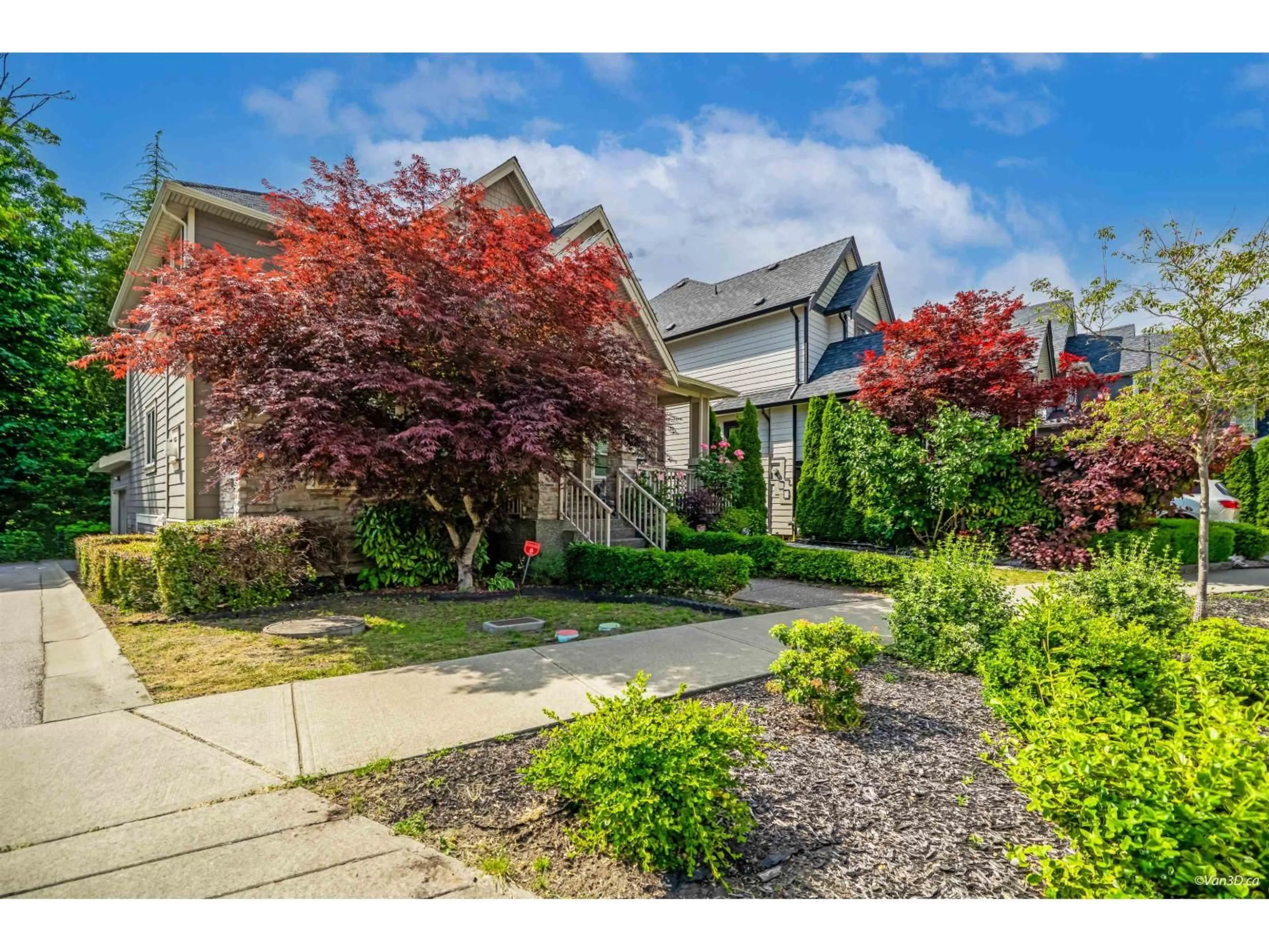 A pic from outside/outdoor area/front of a property/back of a property/a pic from drone, street for 3233 147, Surrey British Columbia V4P1Z8