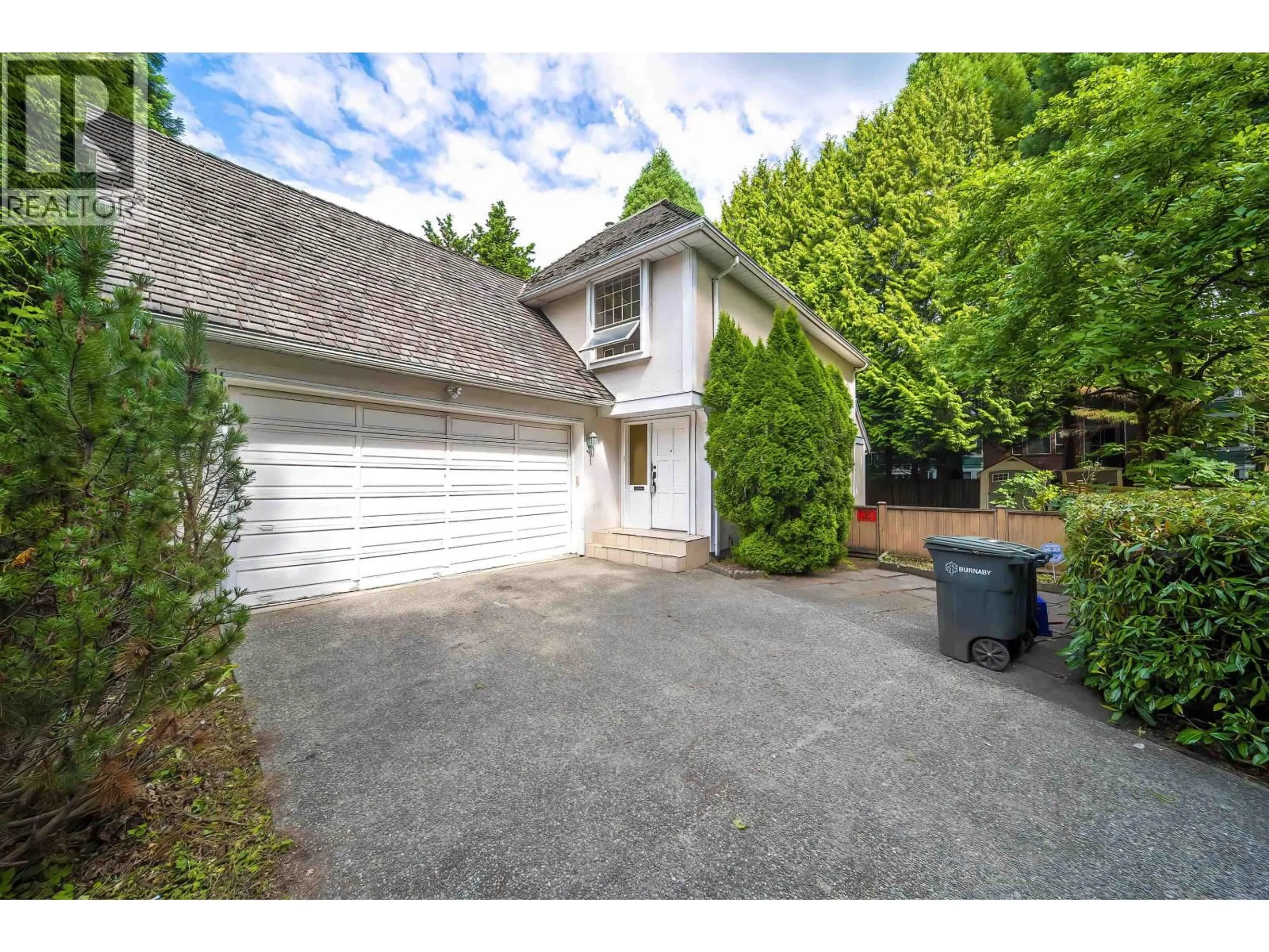 A pic from outside/outdoor area/front of a property/back of a property/a pic from drone, street for 7211 BRIDLEWOOD COURT, Burnaby British Columbia V5A4A4