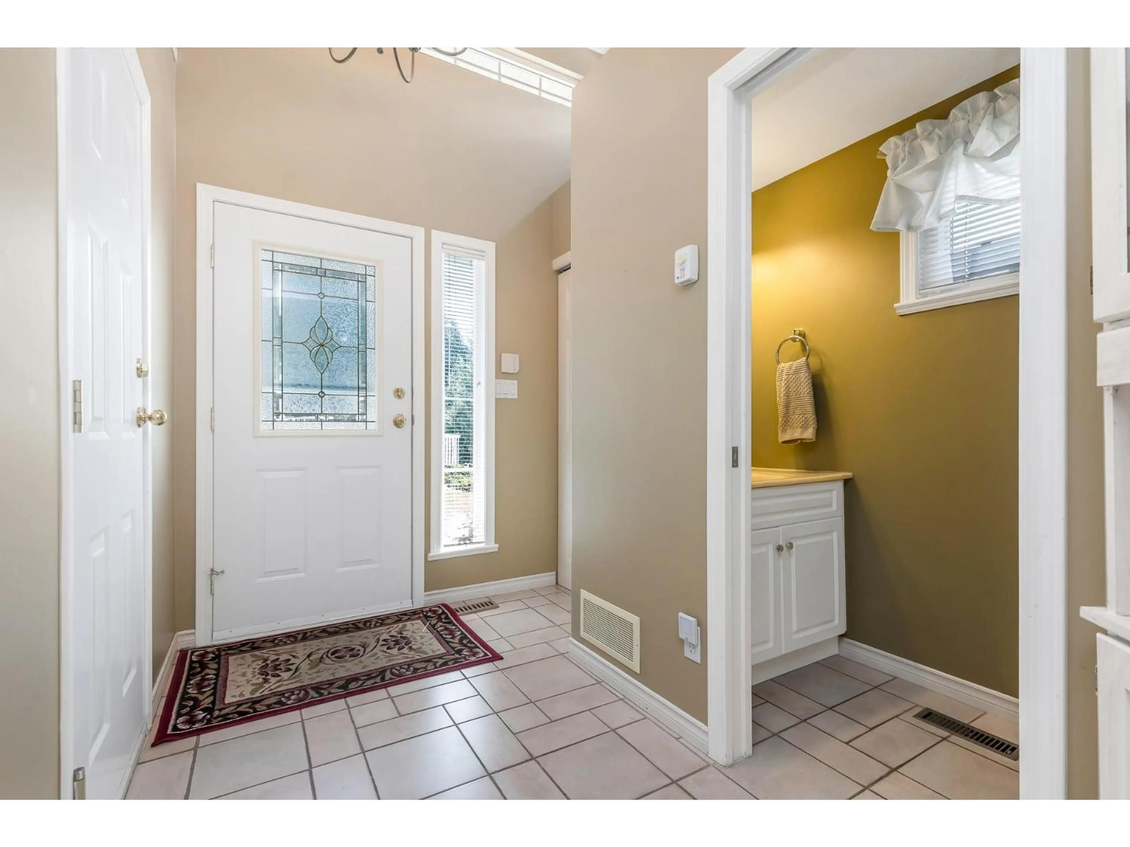 Indoor entryway for 30 - 2068 WINFIELD, Abbotsford British Columbia V3G1M4